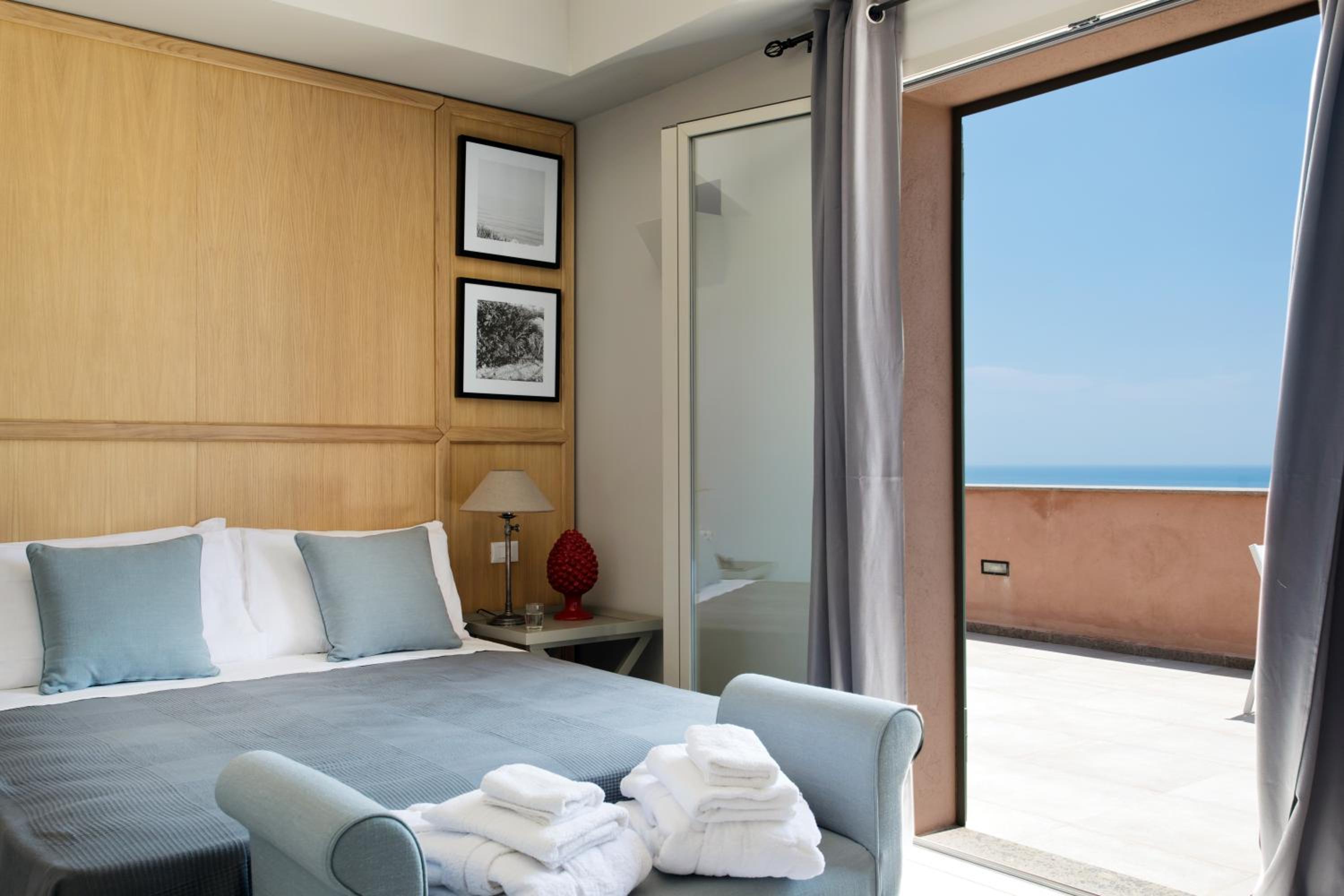Double Room with Sea View photo 1