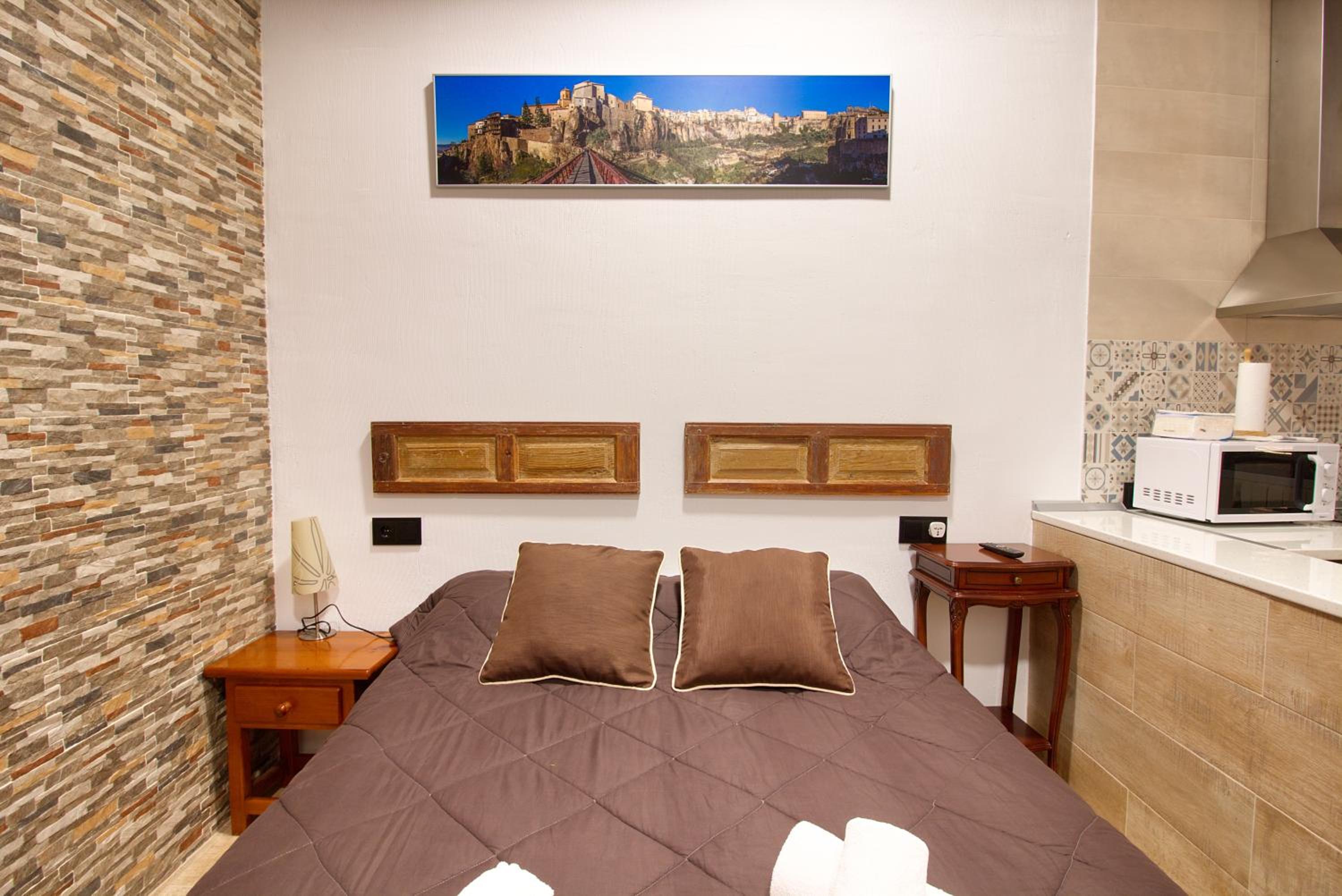 One-Bedroom Apartment - Photo 3