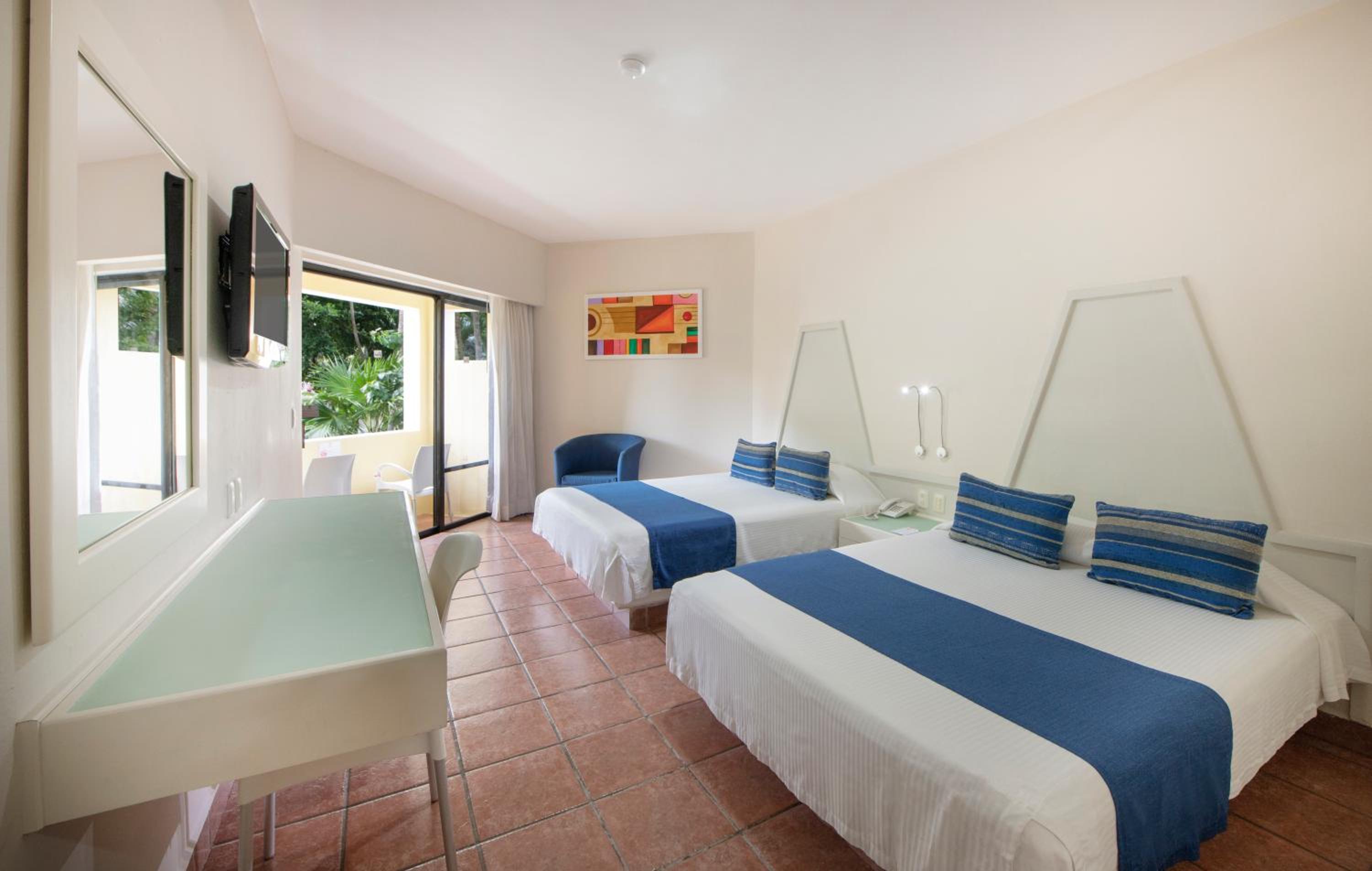 Superior Queen Room with Ocean View and Two Queen Beds, Non-Smoking photo 2