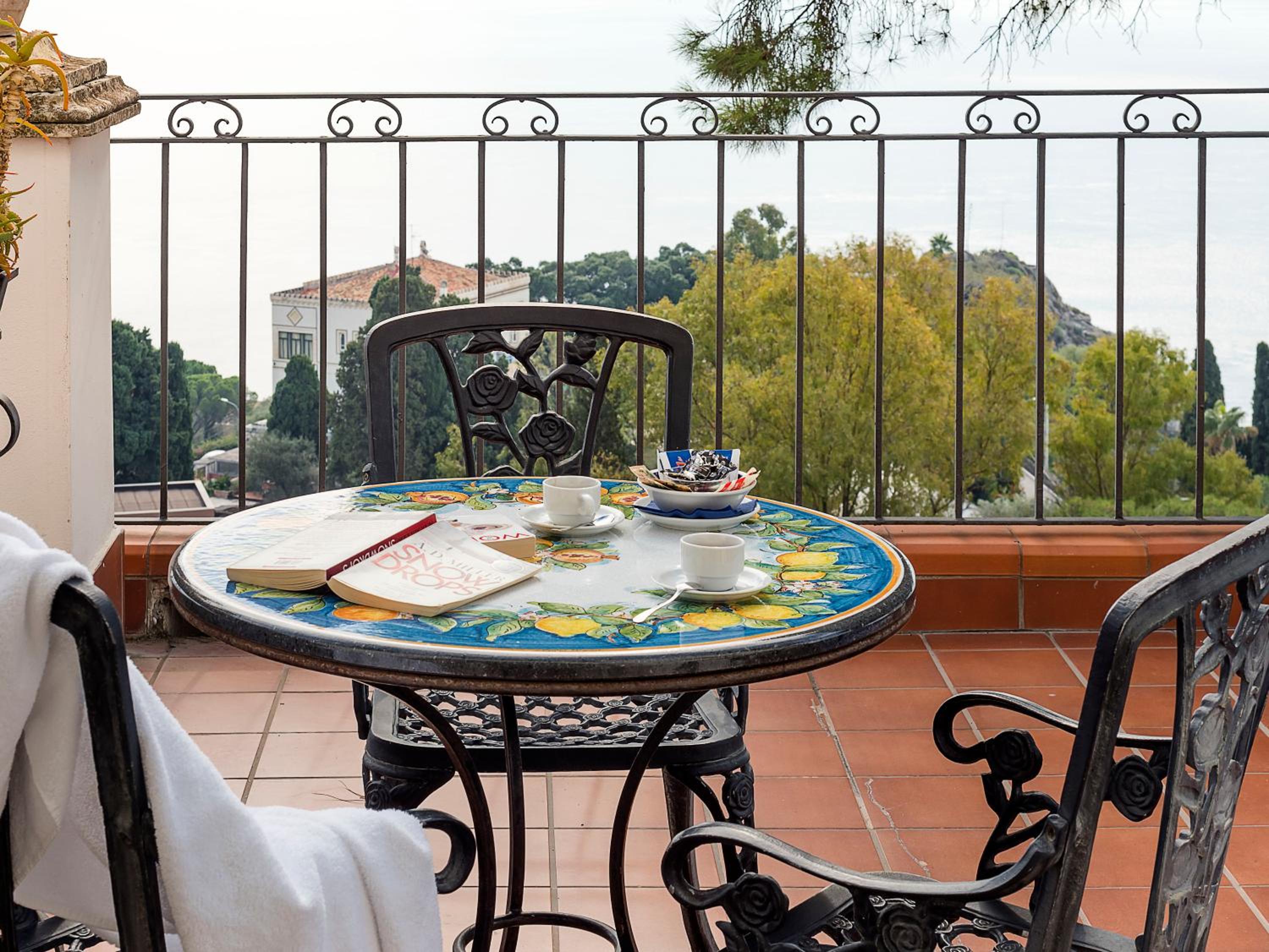 Double Room with Terrace and Sea View - Photo 5
