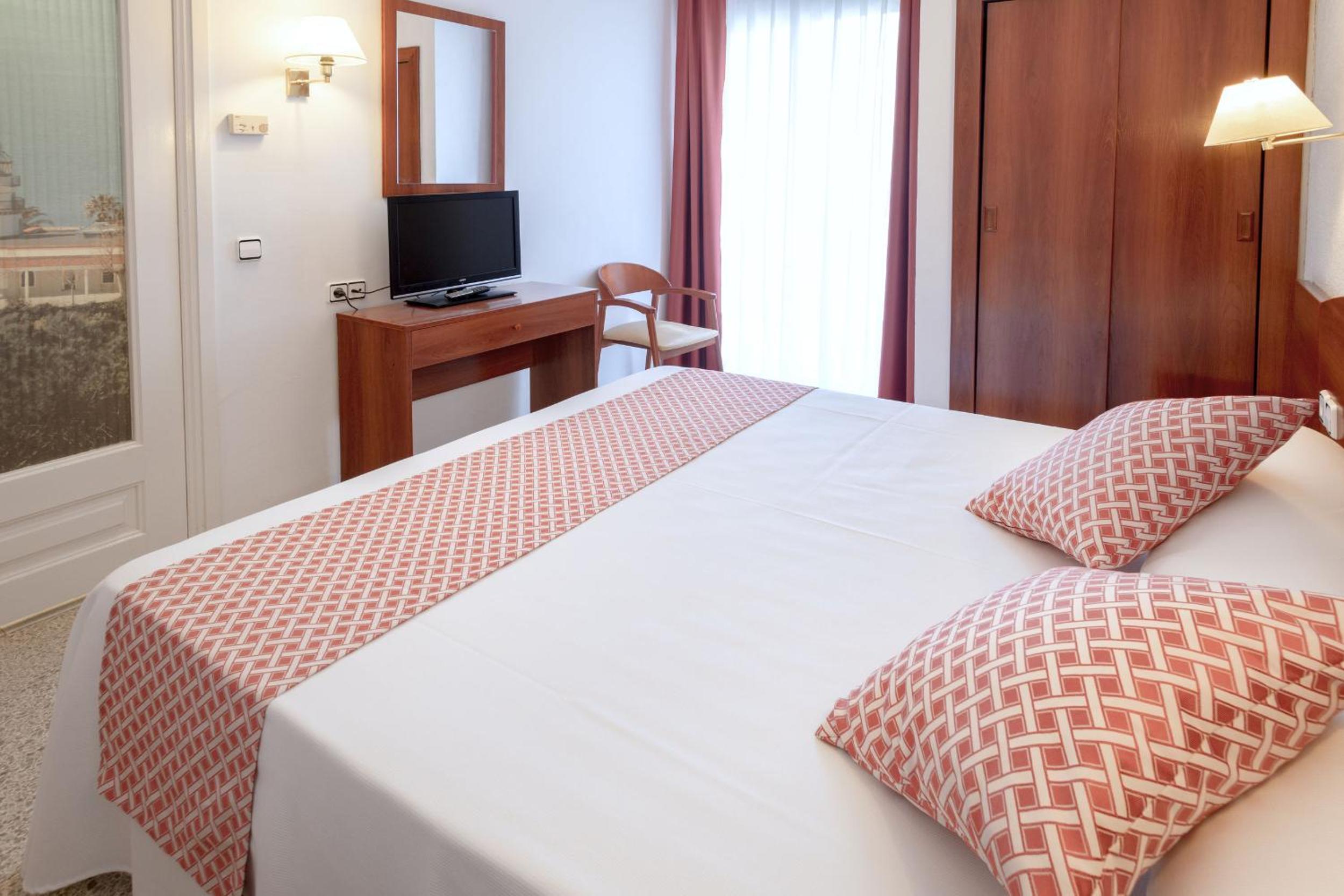 Double or Twin Room with Balcony - Photo 15
