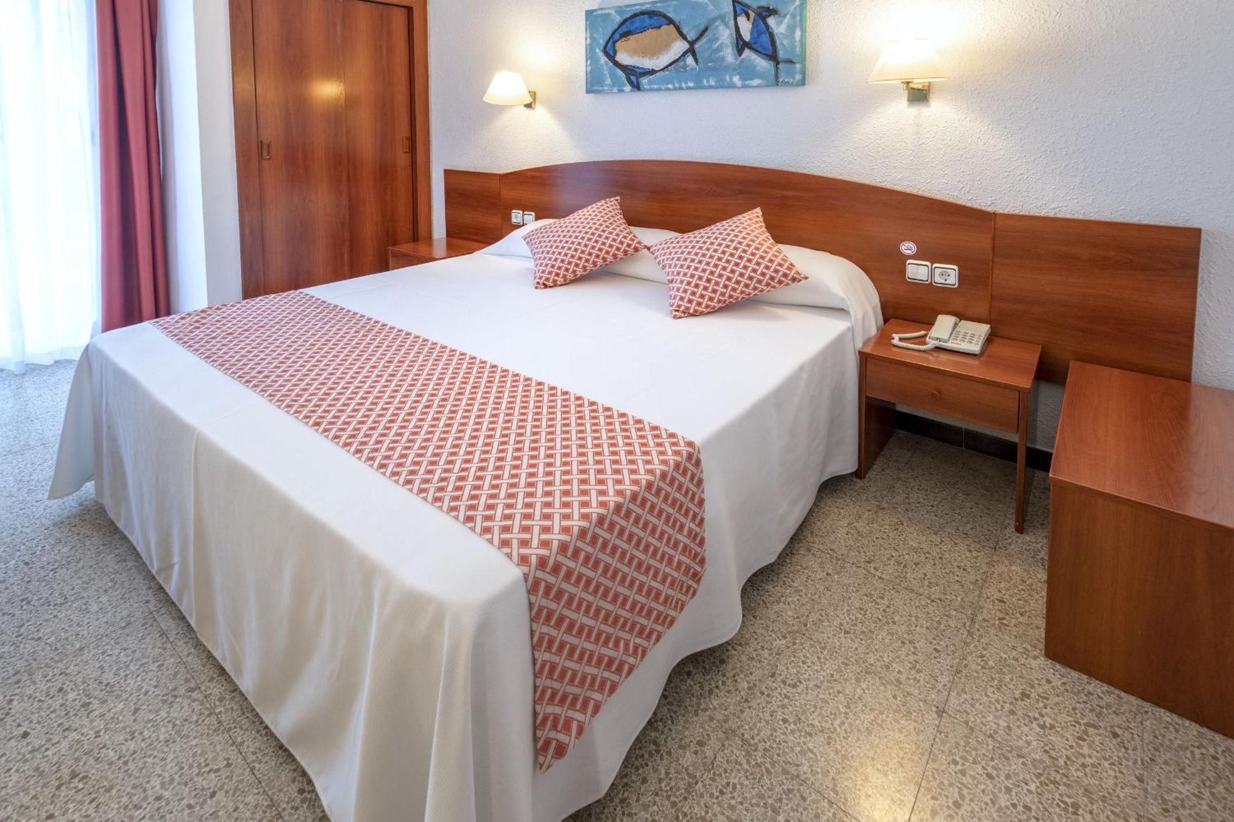 Double or Twin Room with Balcony - Photo 14