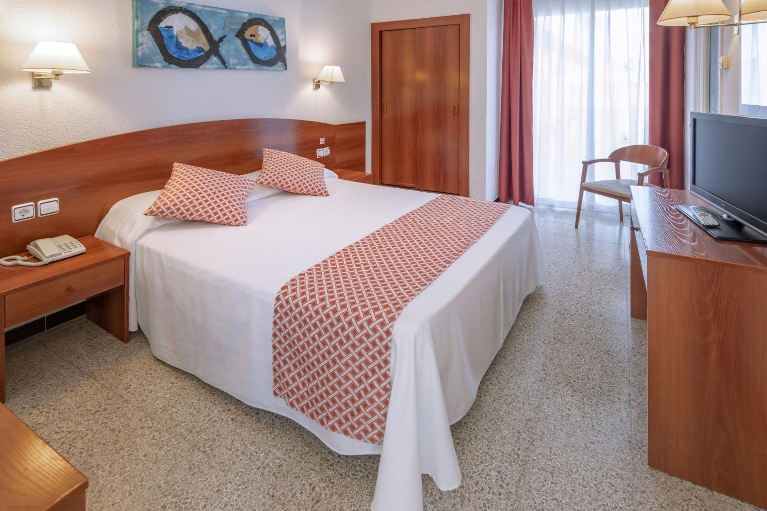 Double or Twin Room with Balcony - Photo 19