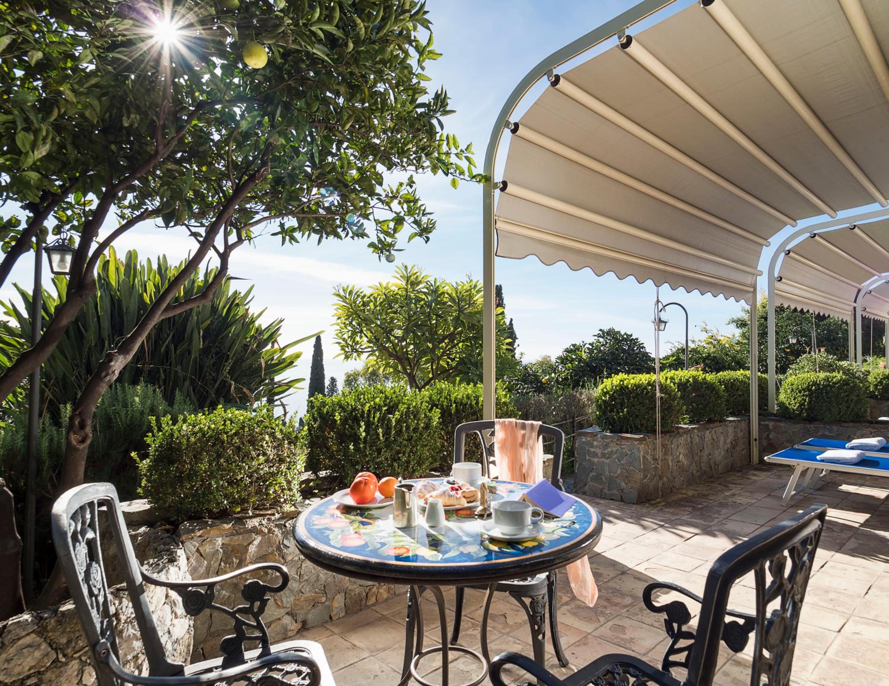 Double Room with Terrace and Sea View - Photo 2