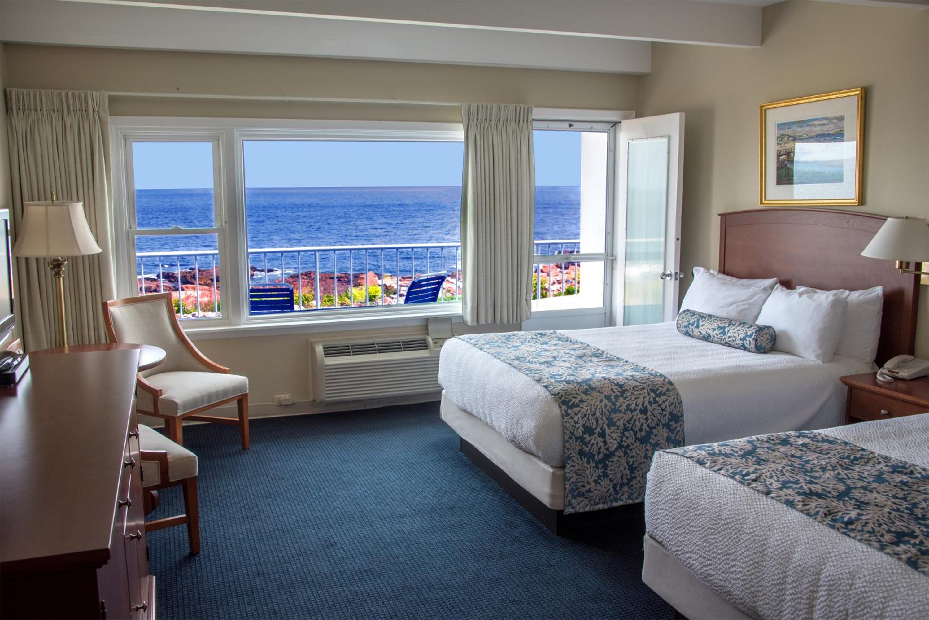 Queen Room with Two Queen Beds and Balcony and Ocean View photo 2