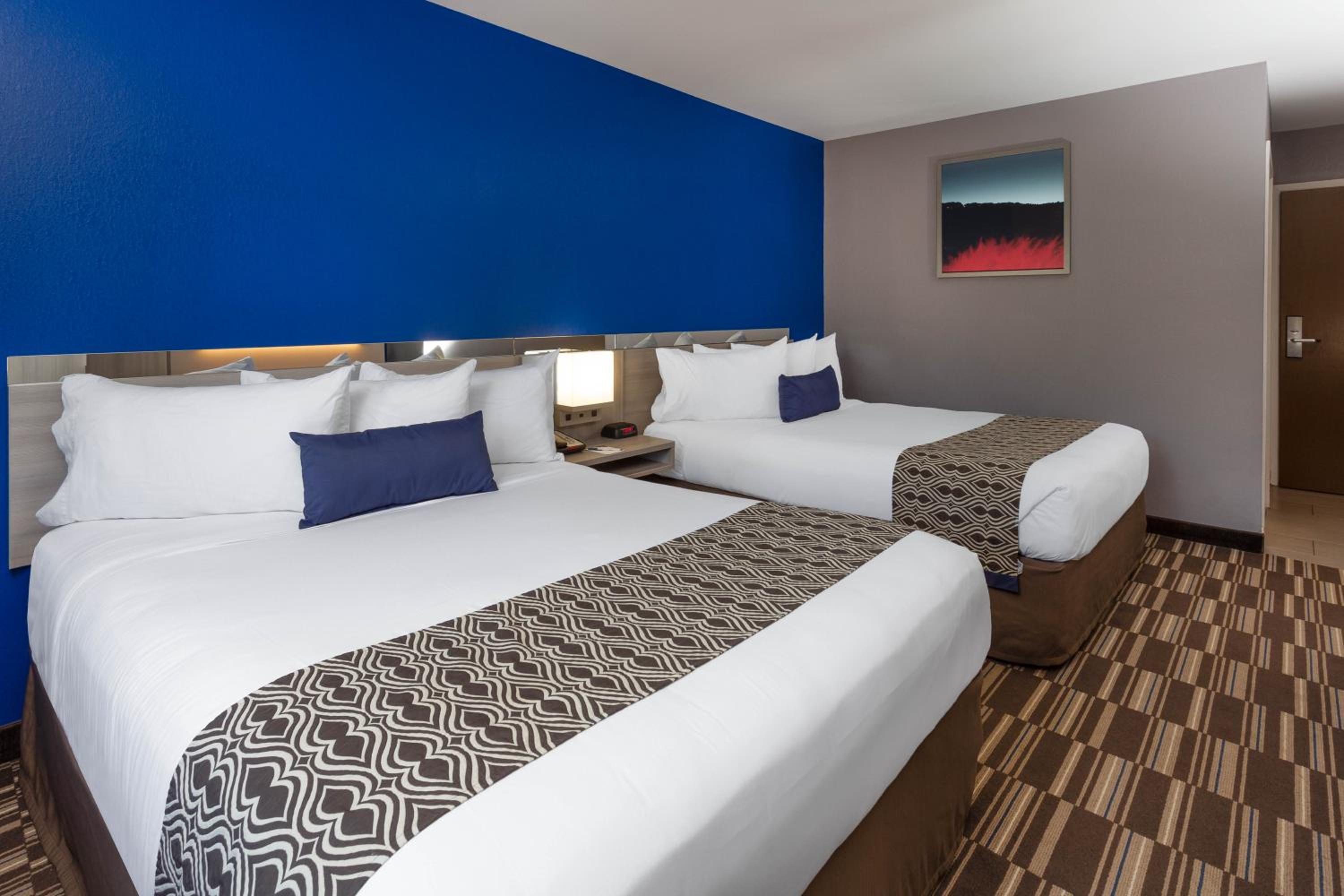 Queen Room with Two Queen Beds - Non-Smoking - Photo 1