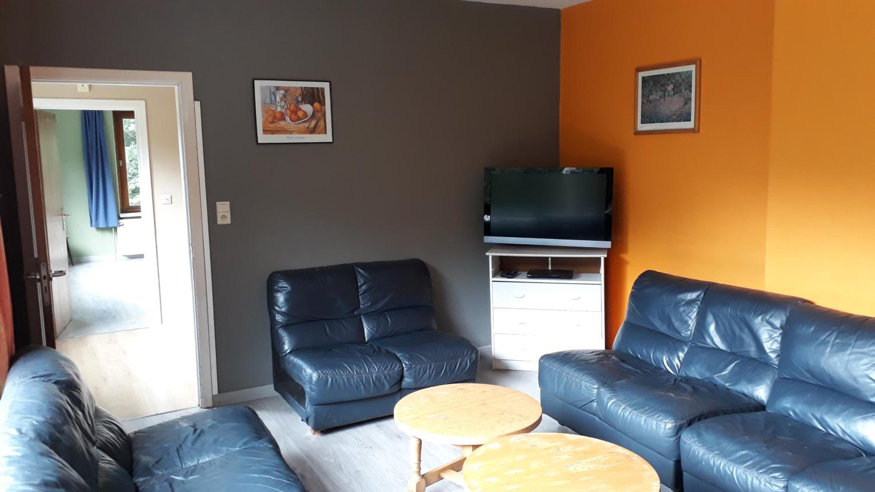 Six-Bedroom House photo 1