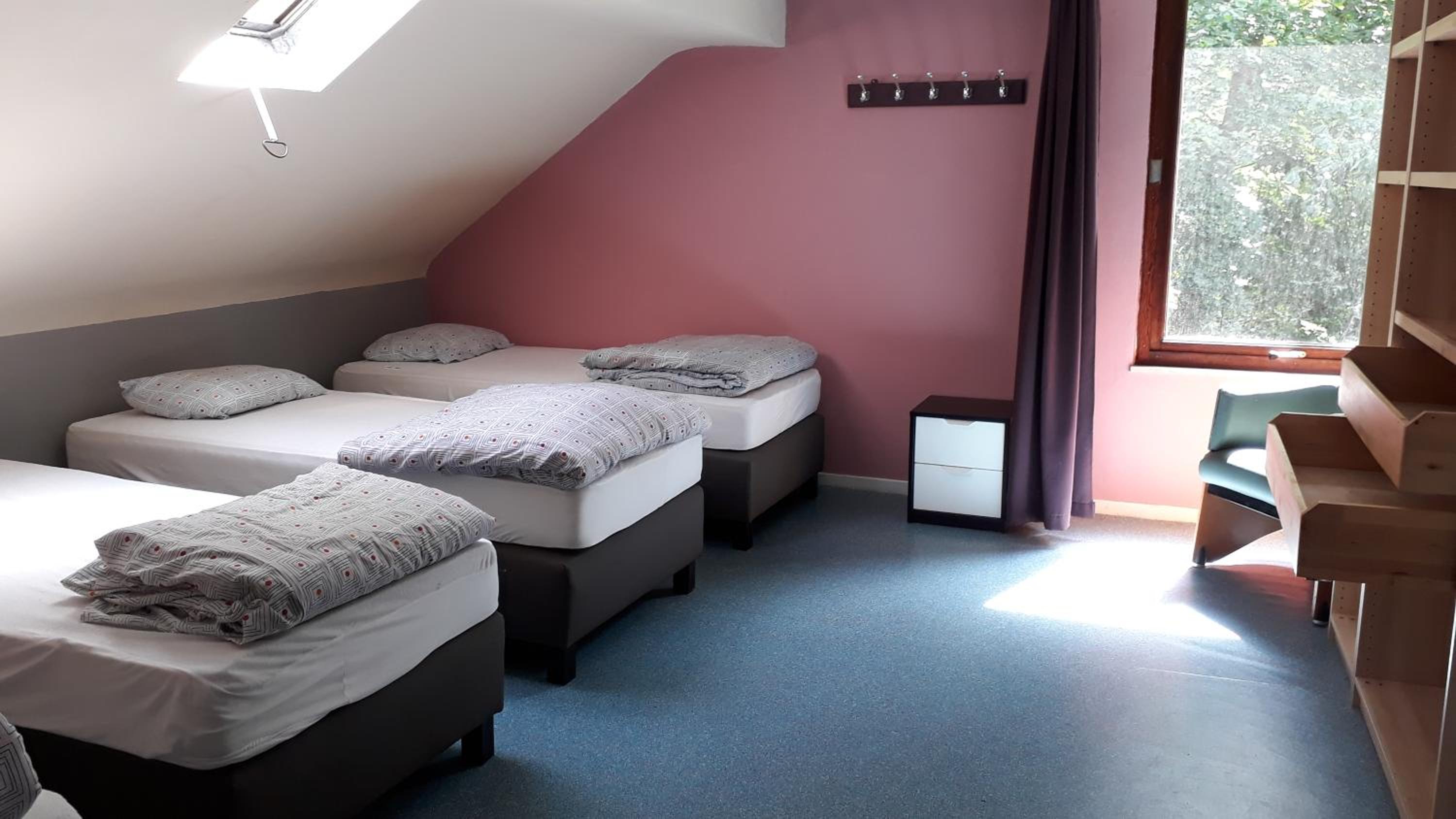 Six-Bedroom House photo 2