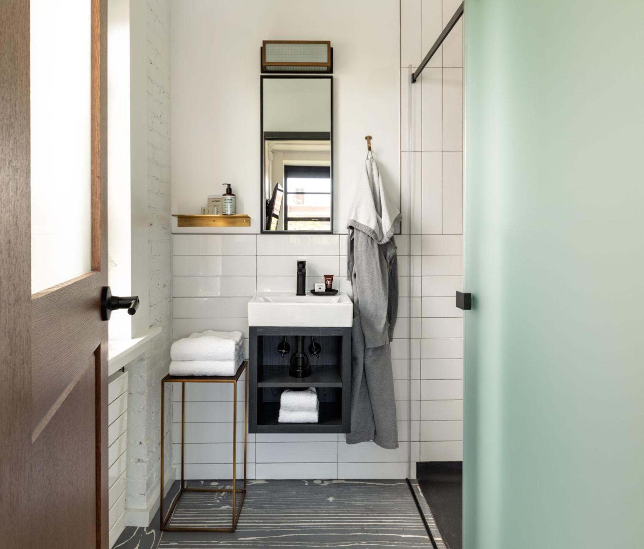 Studio Suite Bathroom in Room thumbnail 6