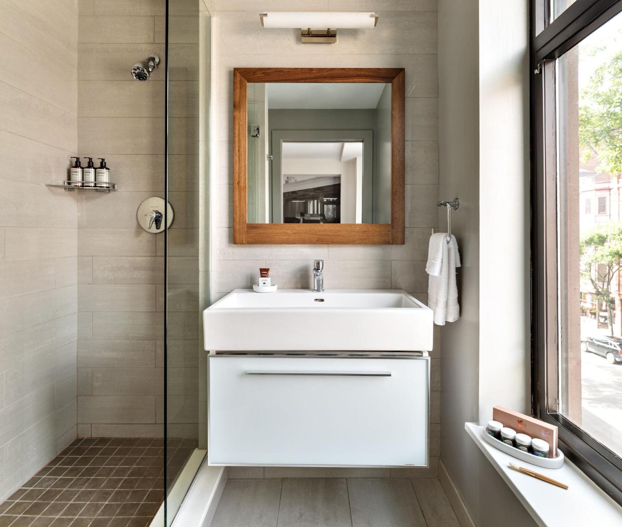 Revolution Loft Accessible Queen Room Bathroom in Room thumbnail 6