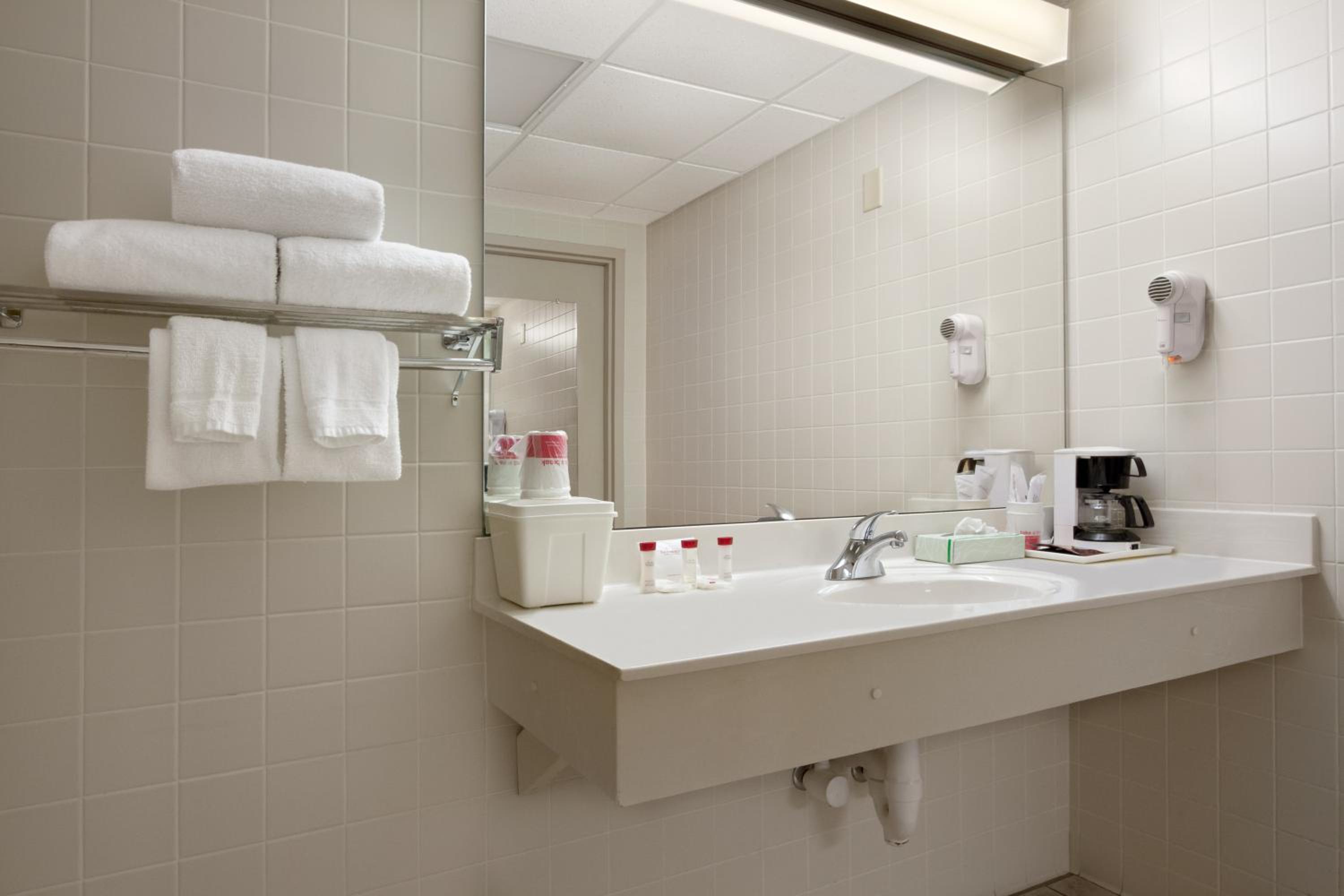King Room - Non-Smoking - Photo 3