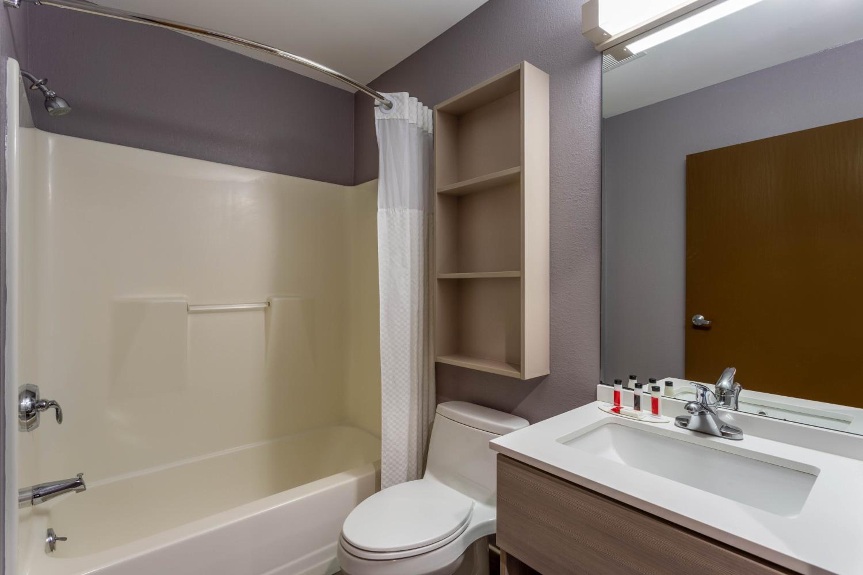 Queen Room - Non-Smoking - Photo 2