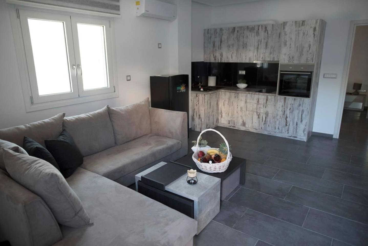 Deluxe King Suite - Photo 8