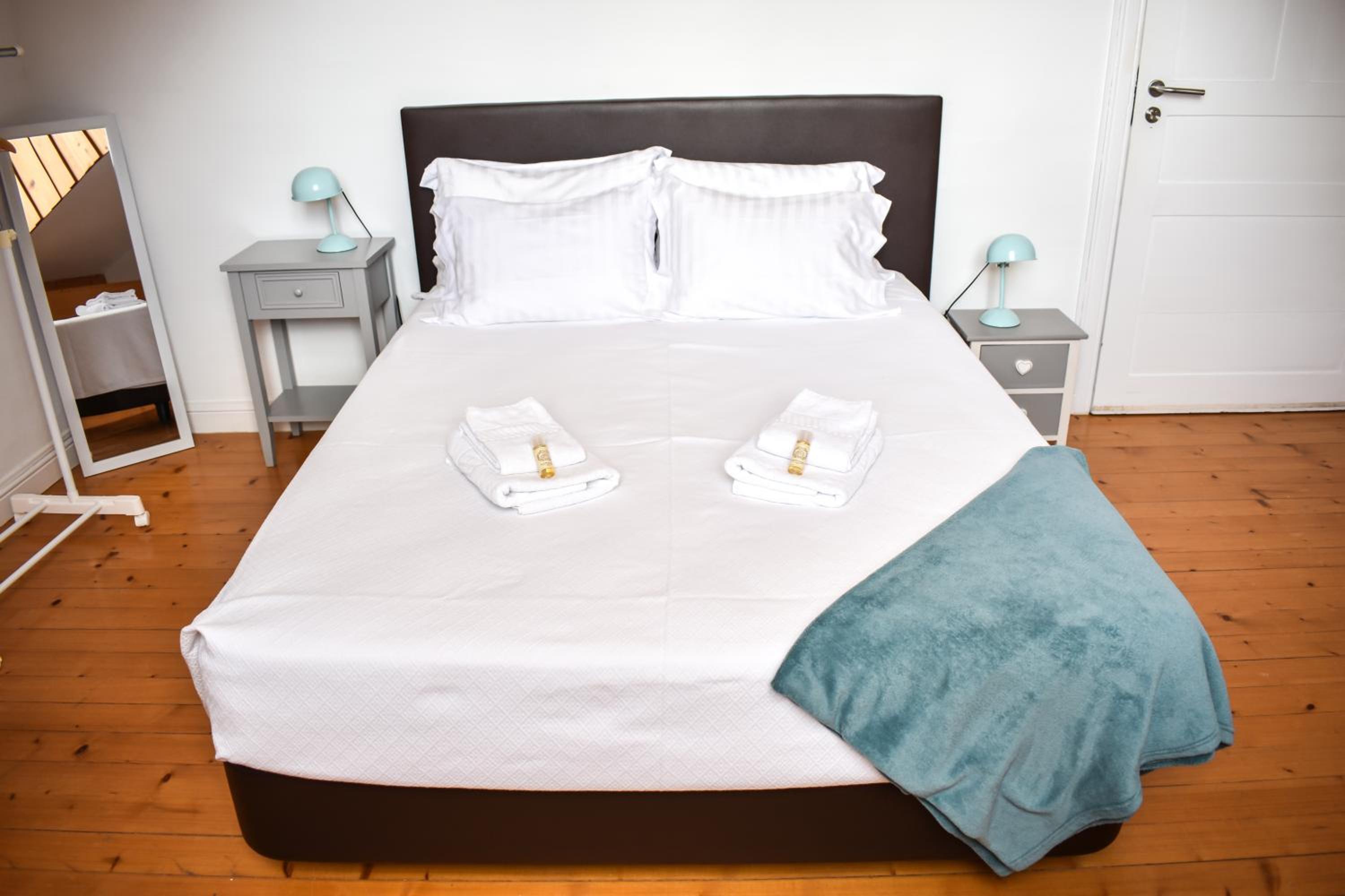 Double Room with Shared Bathroom photo 3