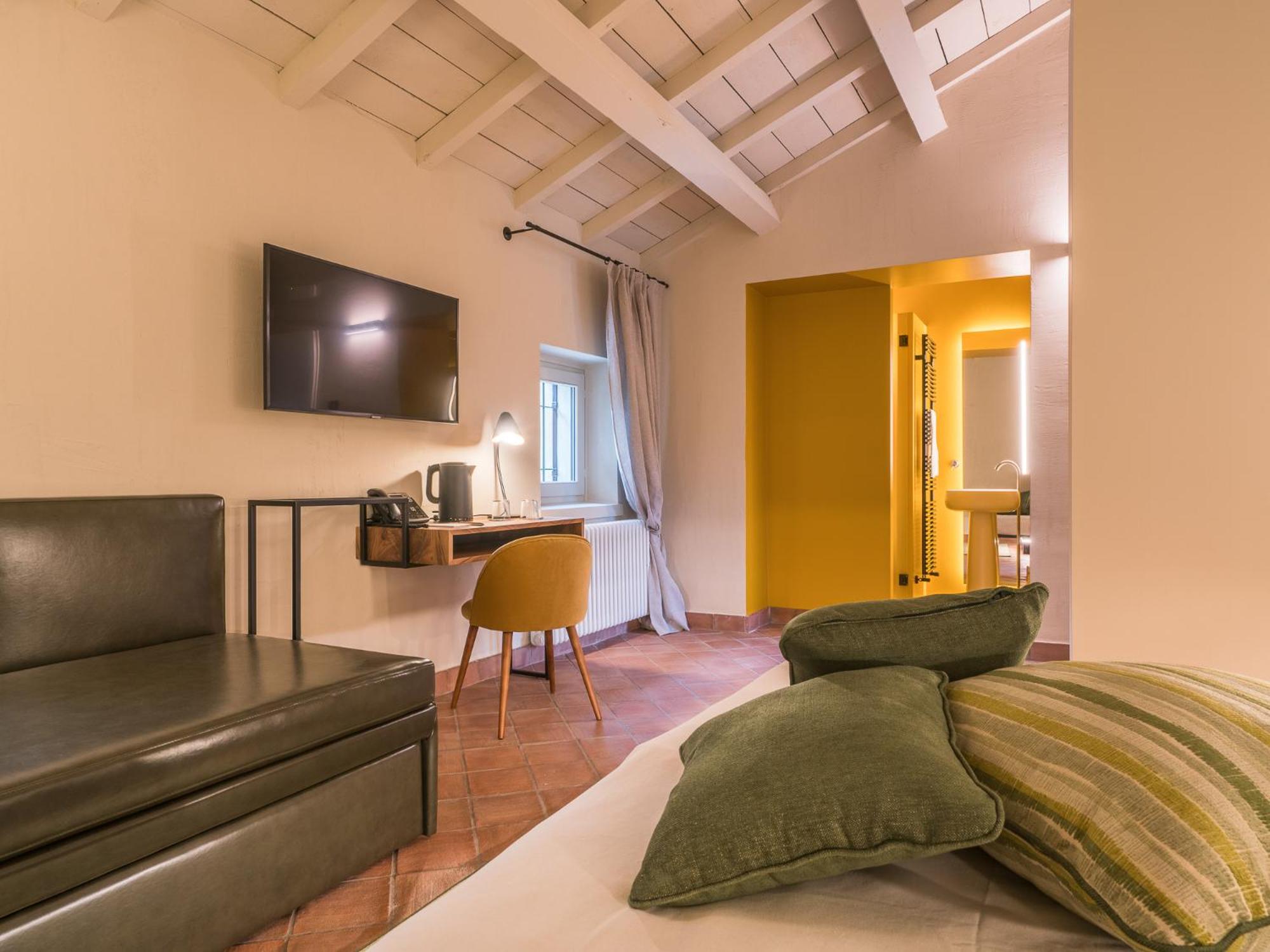Superior Deluxe Double or Twin Room  - Photo 2