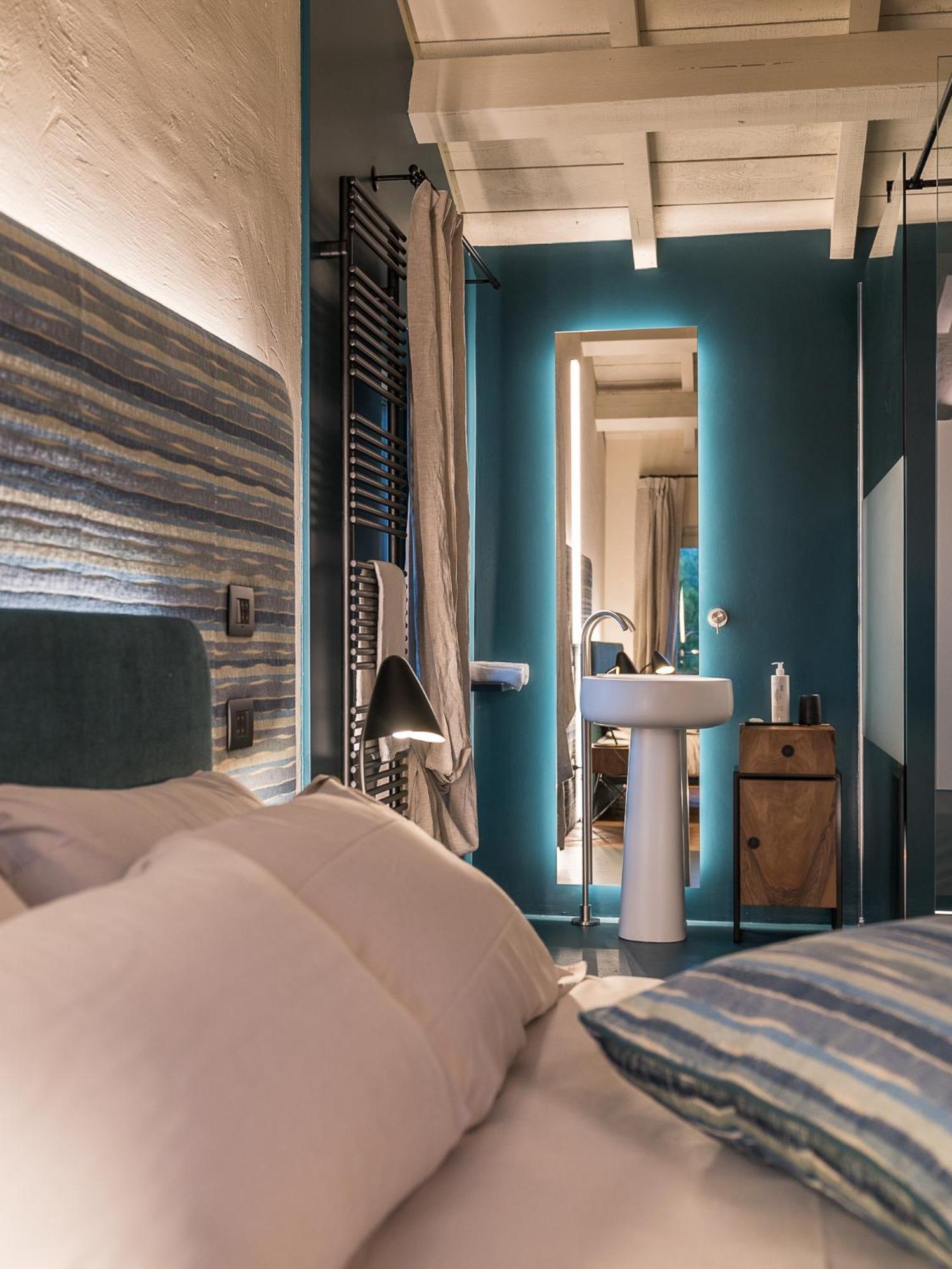 Deluxe Double or Twin Room with City View - Photo 3