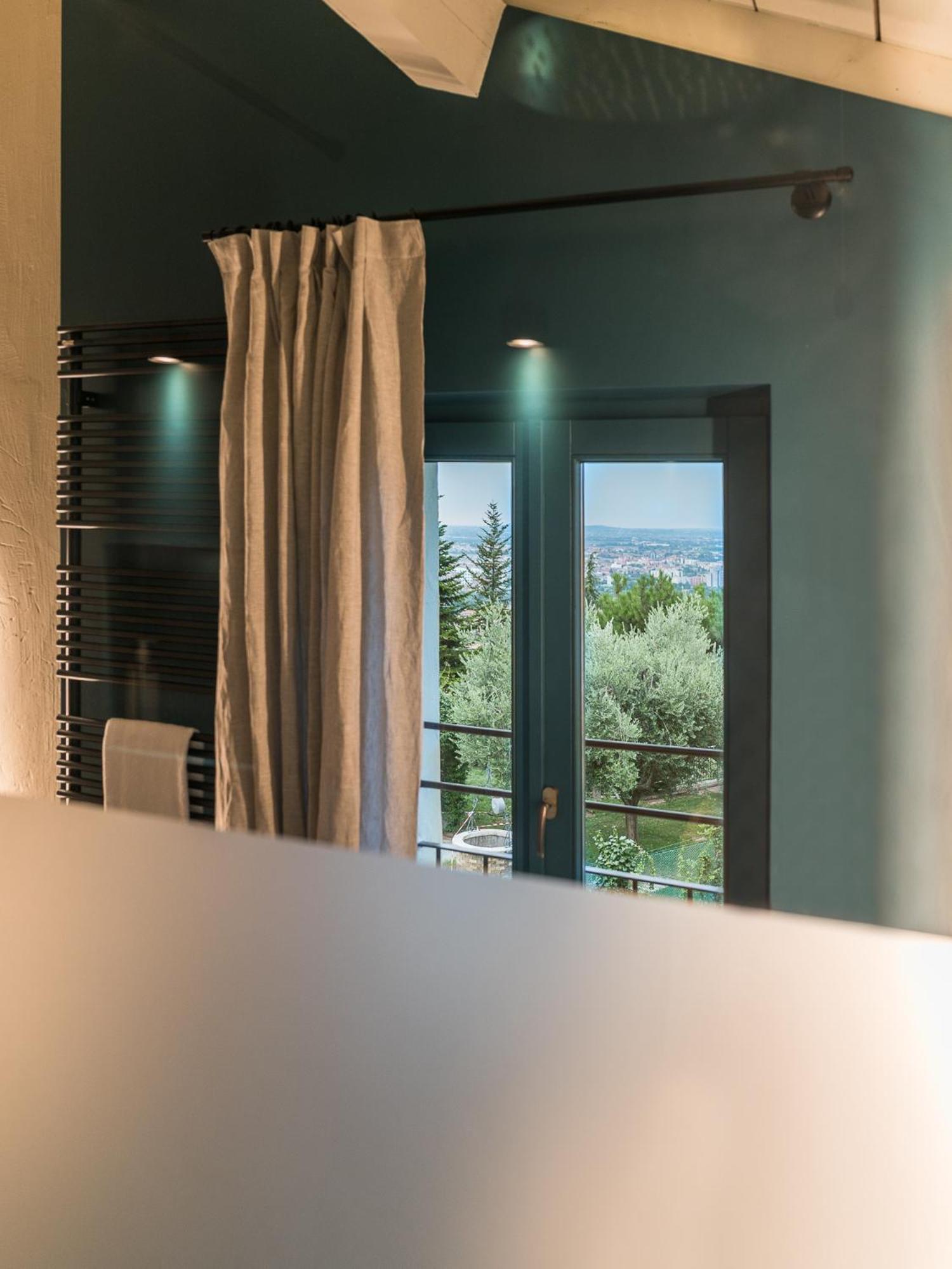 Deluxe Double or Twin Room with City View - Photo 4