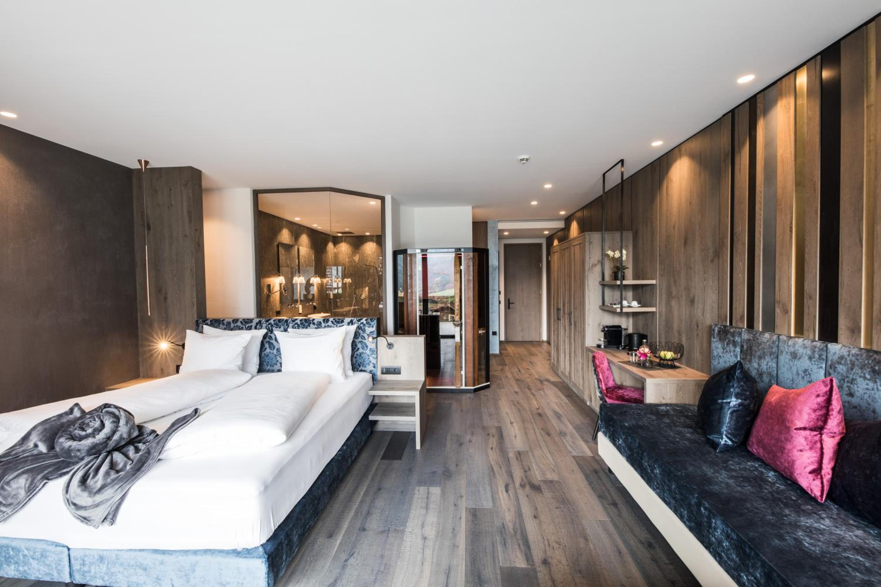 Deluxe Suite with Spa Bath