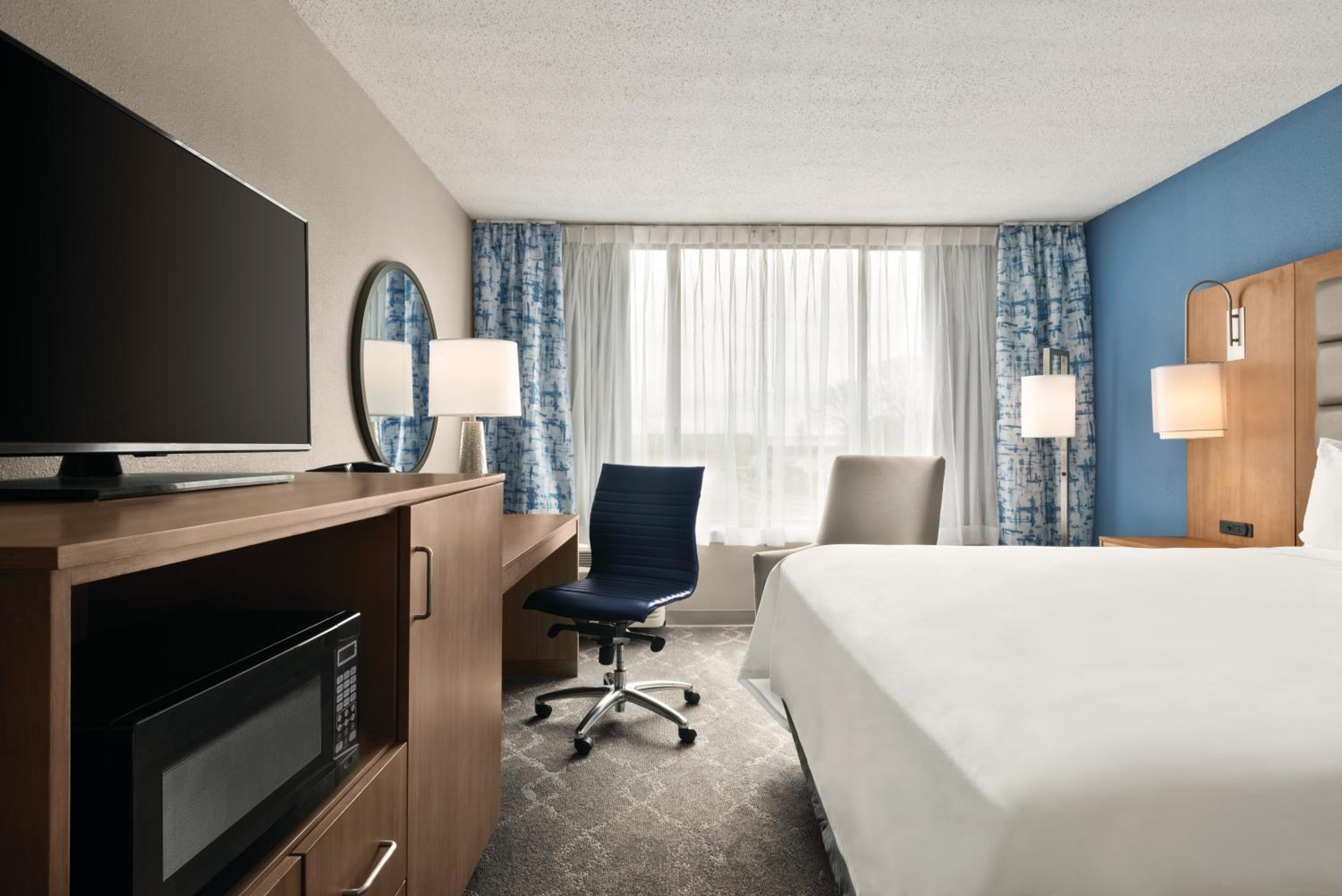 King Room - Non-Smoking - Photo 1