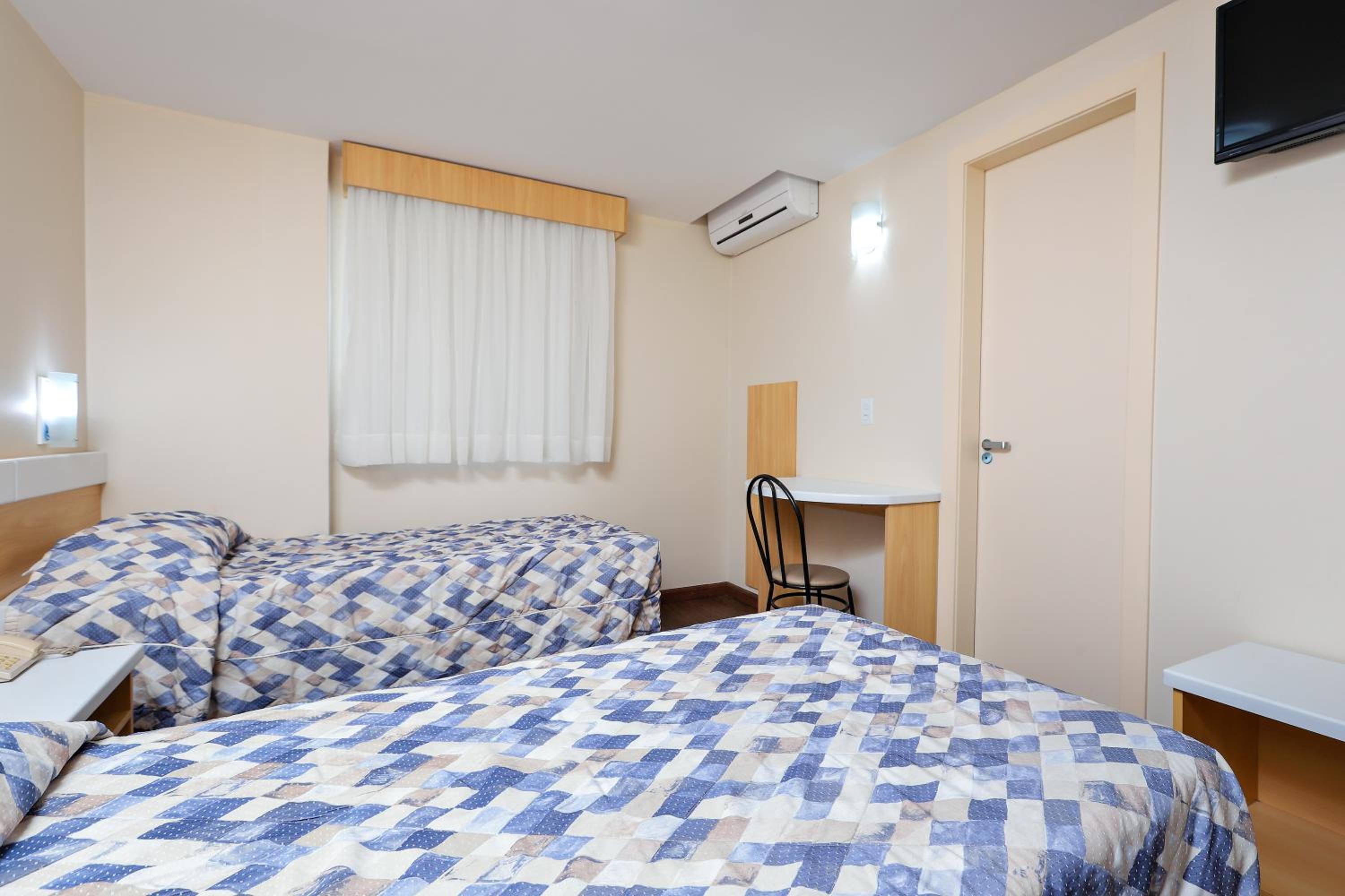 Standard Twin Room photo 2