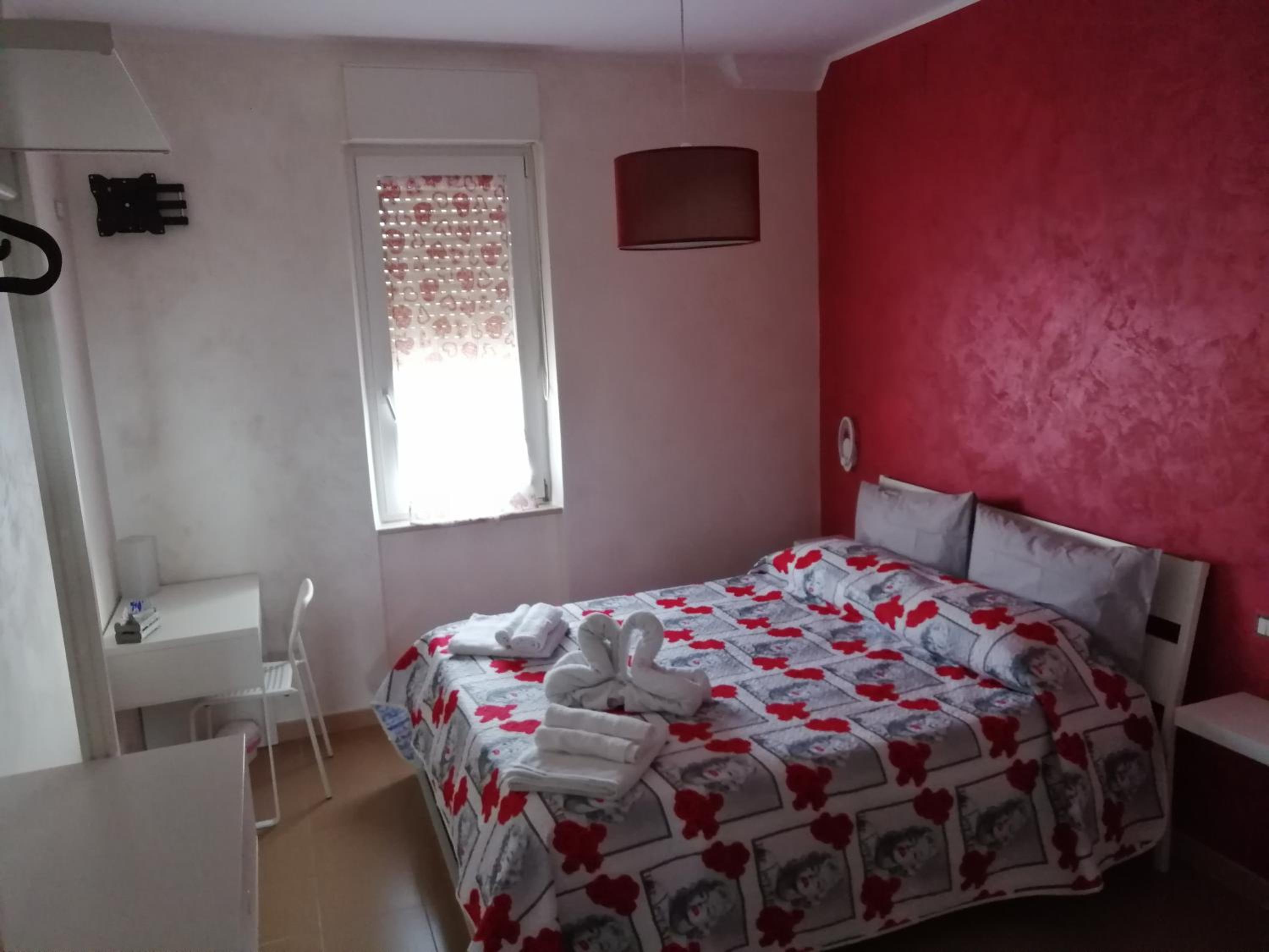 Quadruple Room with Private Bathroom - Photo 7