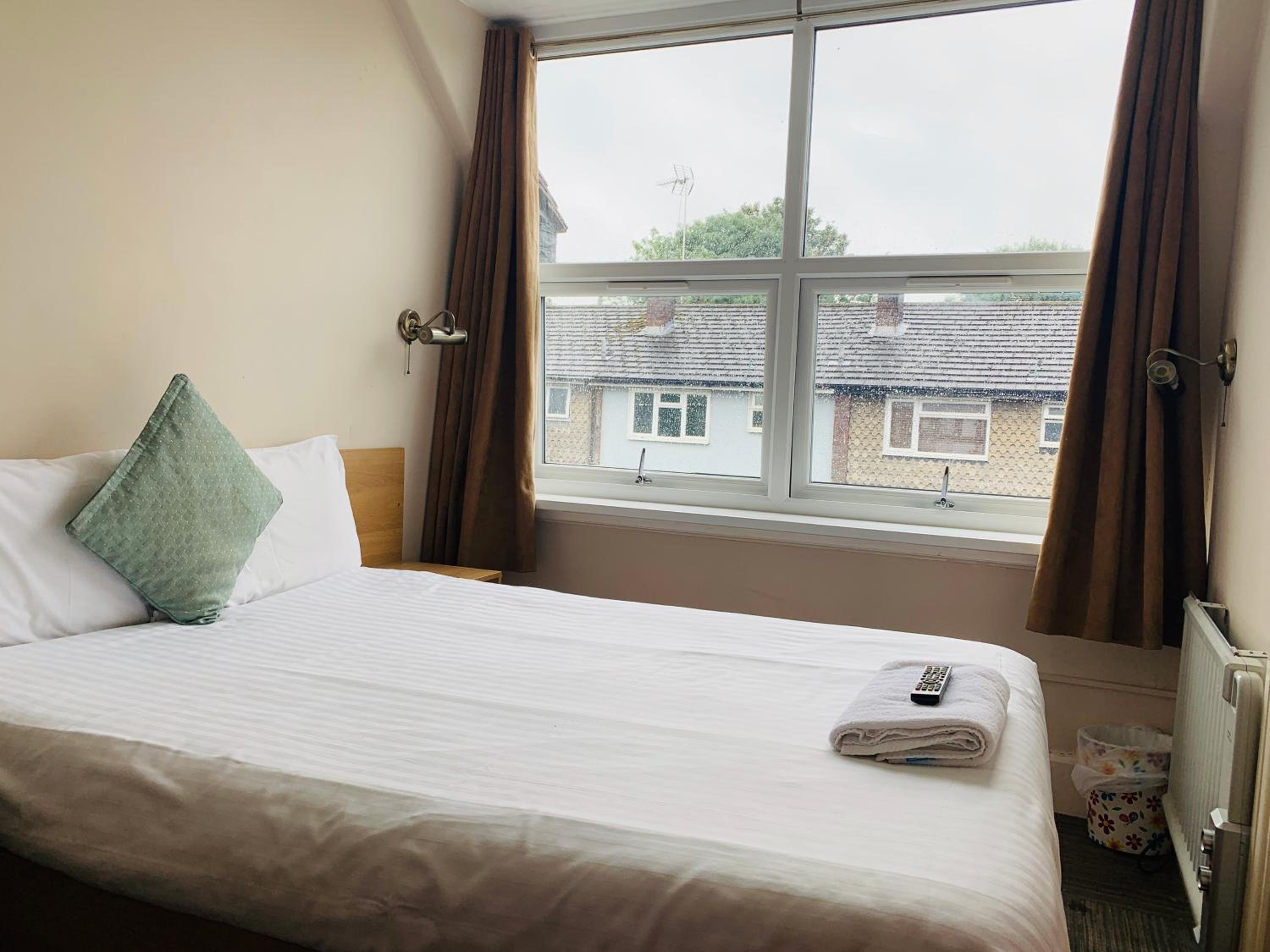 Budget Double Room - Photo 5