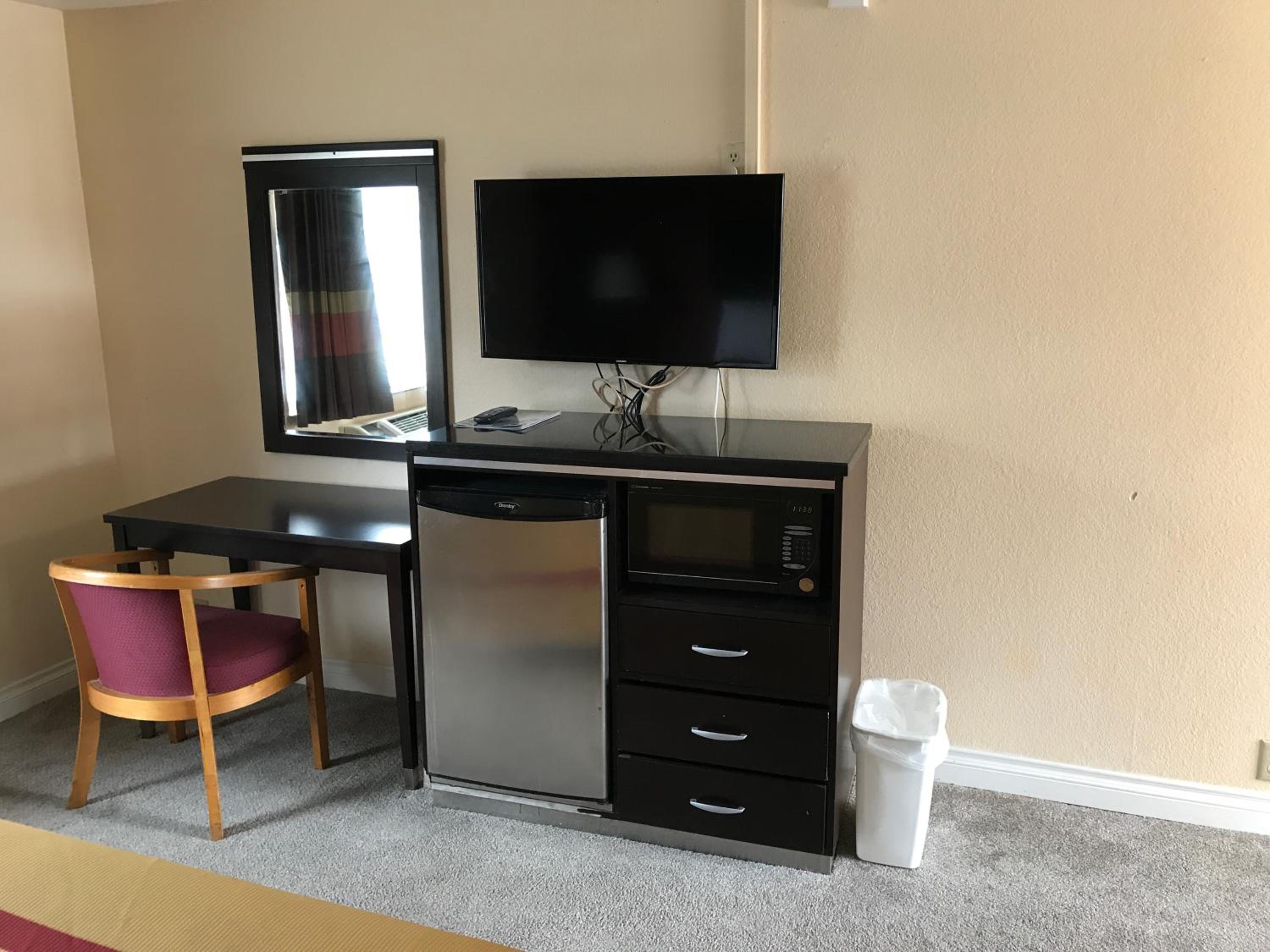 Queen Room - Disability Access photo 2