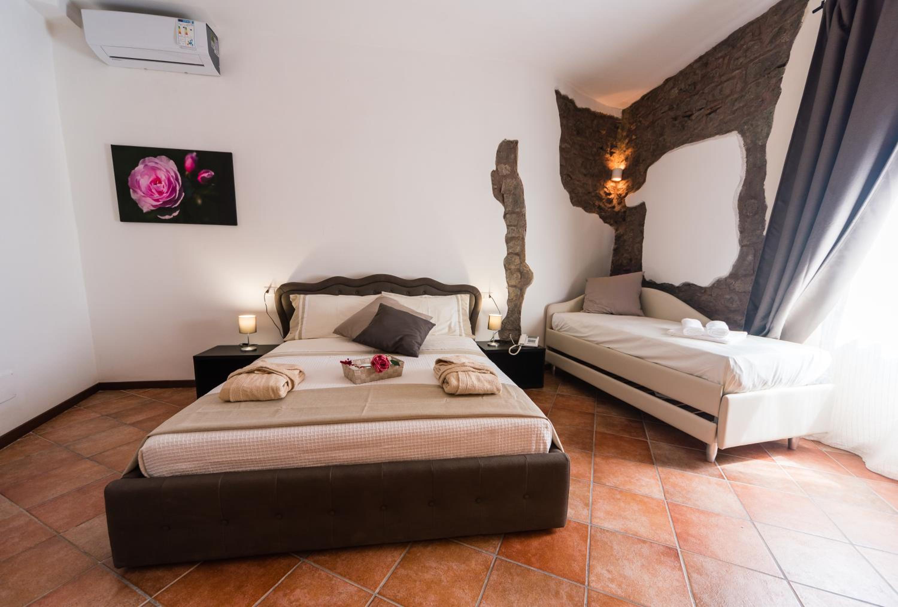 Quadruple Room - Photo 1