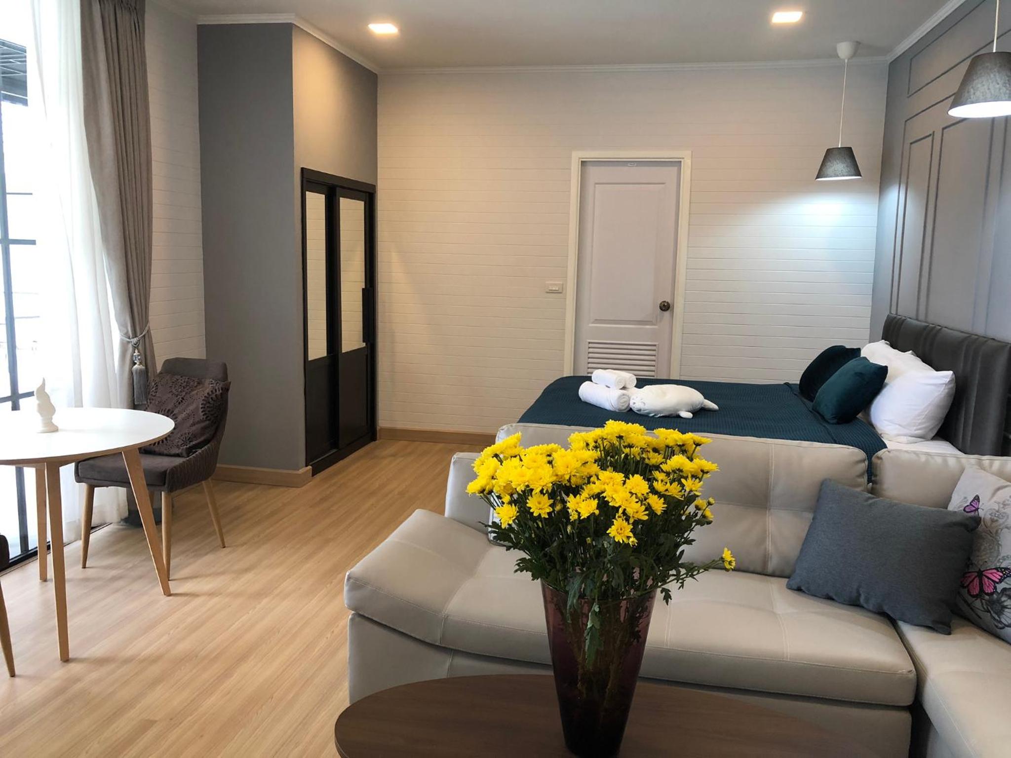 Honeymoon Suite - Photo 1