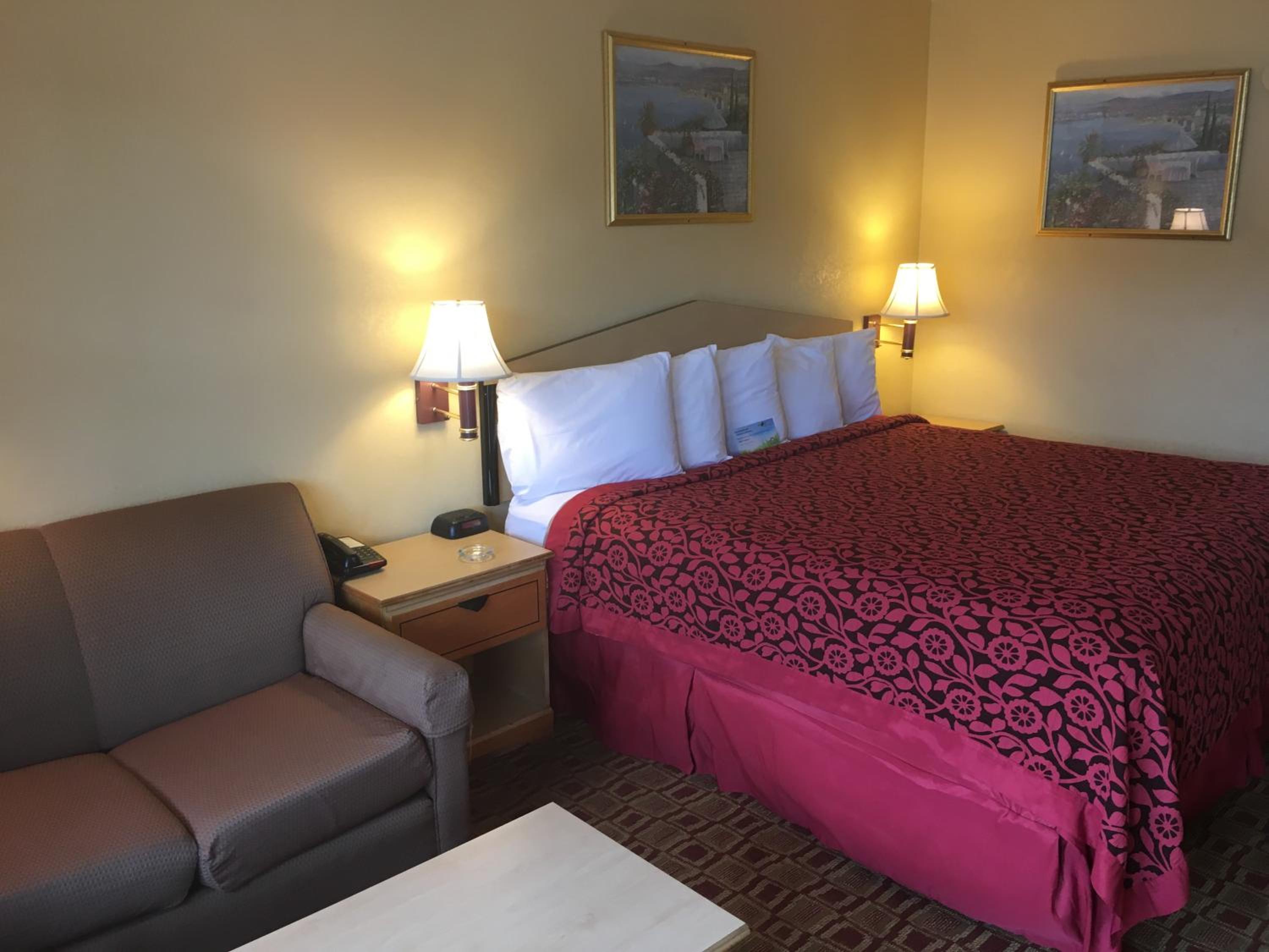 King Room - Non-Smoking - Photo 1