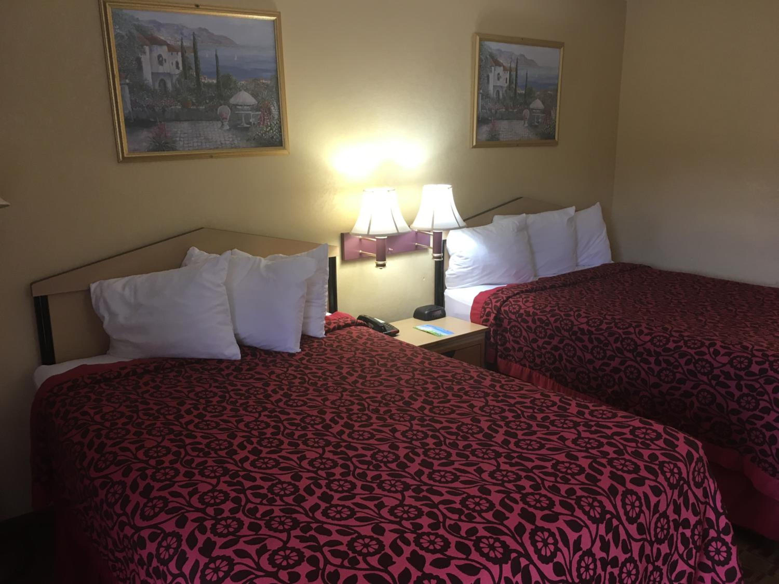 Double Room with Two Double Beds - Smoking - Photo 1