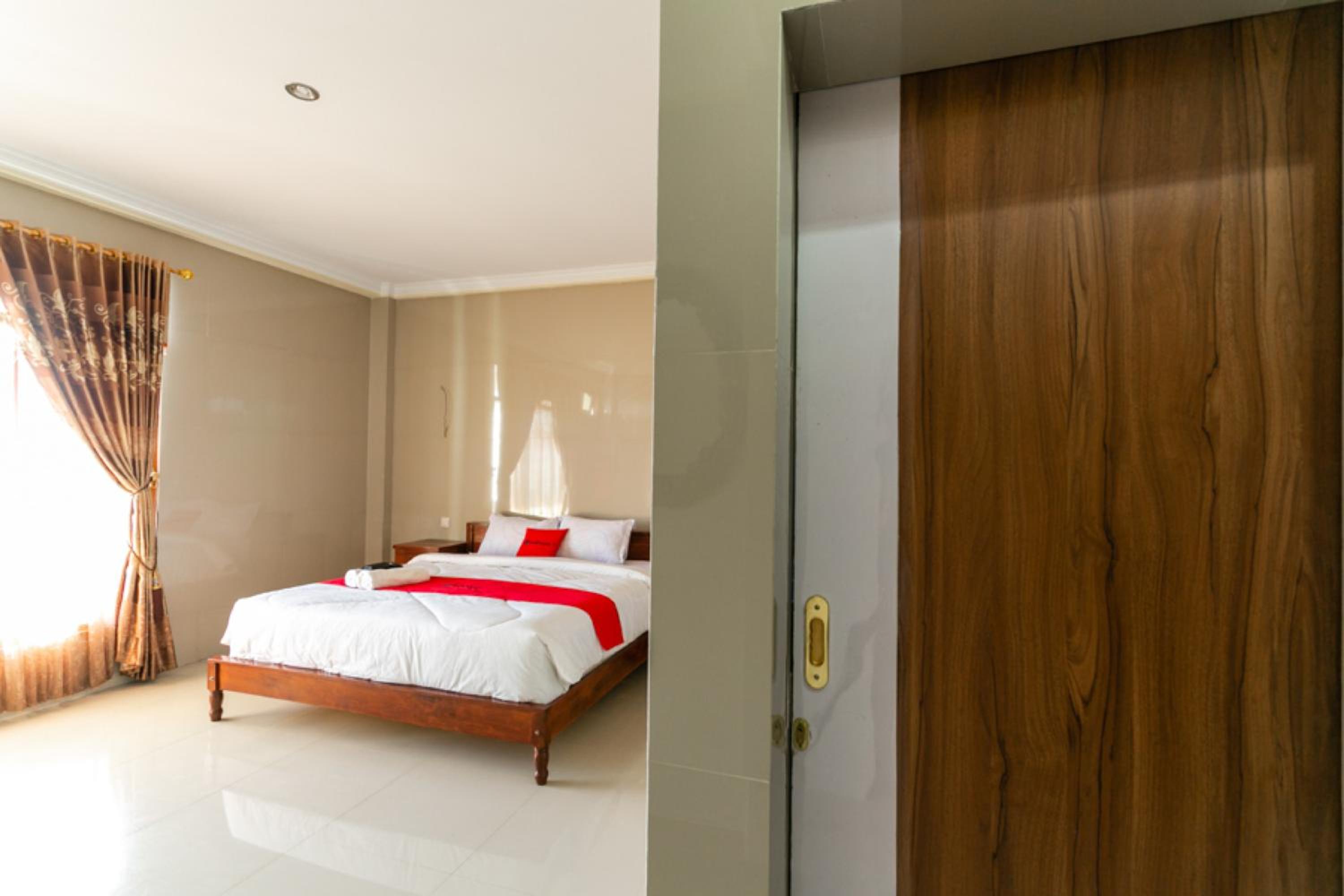 Deluxe Room - Photo 2