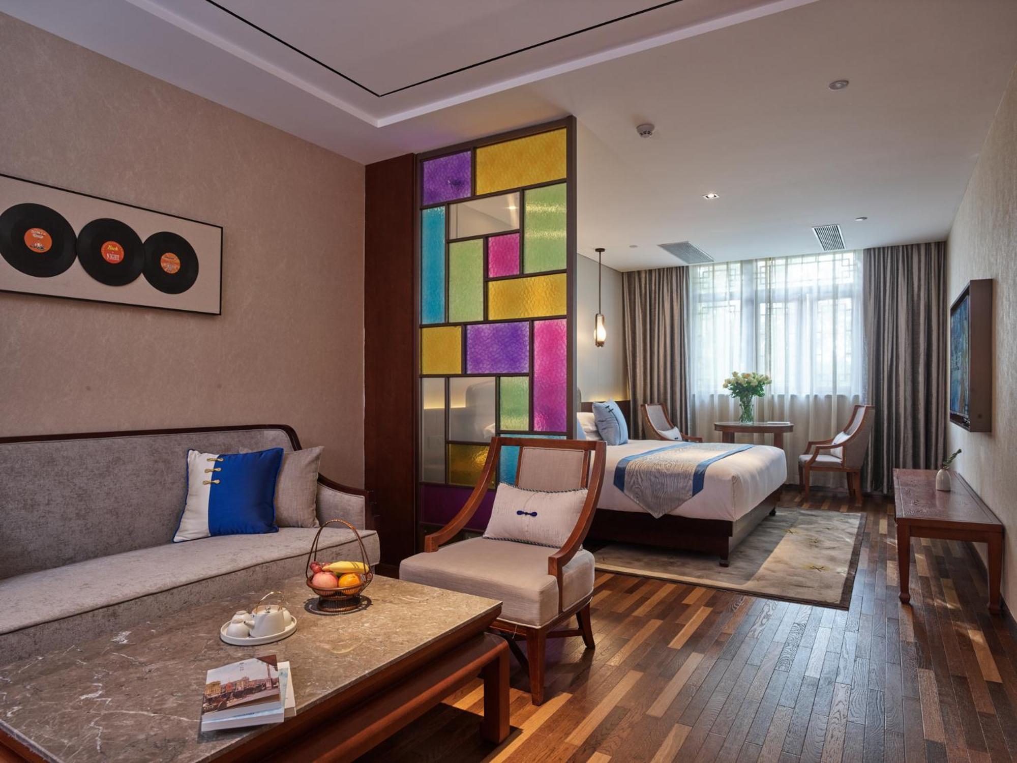 Deluxe King Room - Photo 1