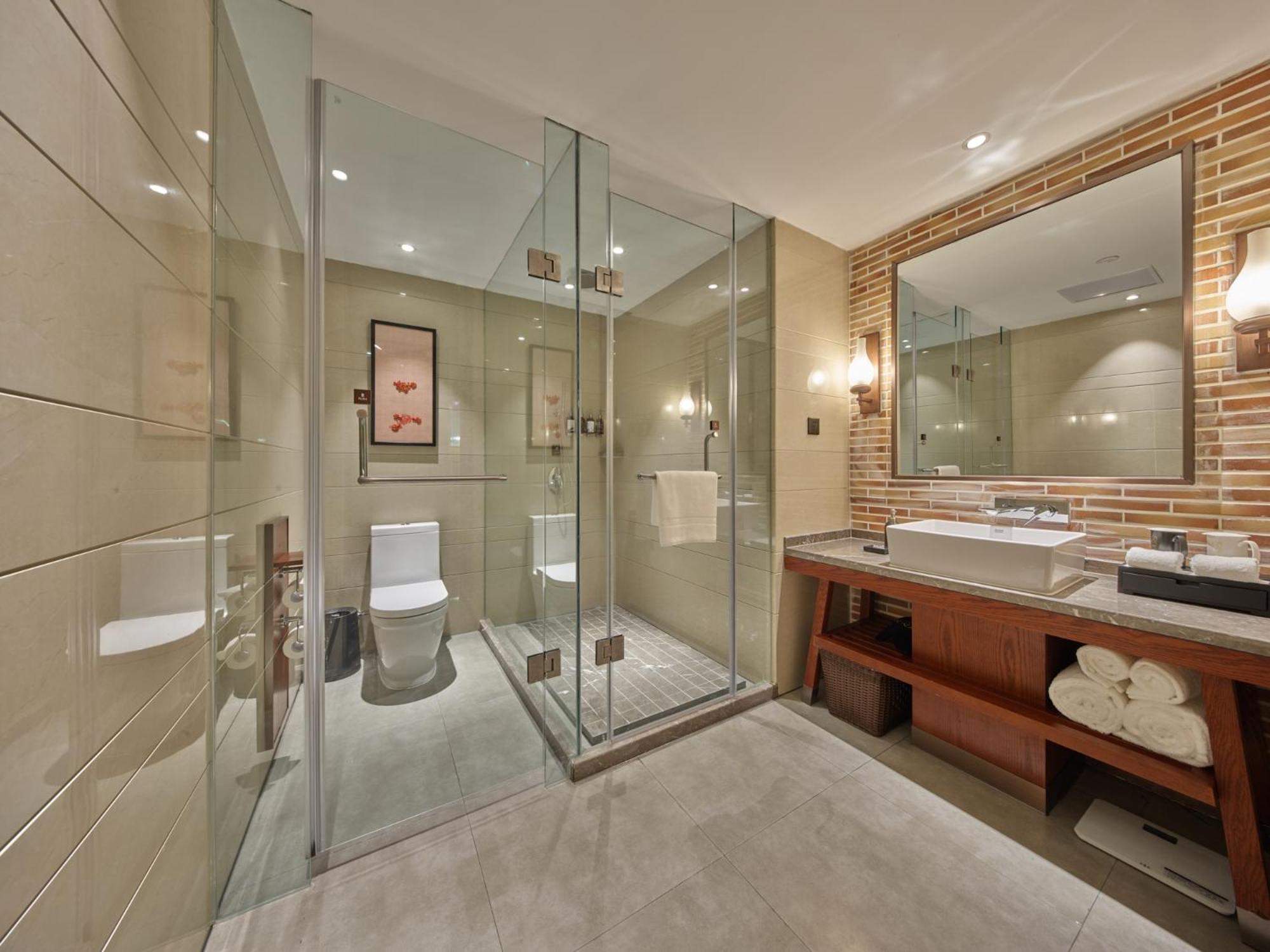 Deluxe King Room - Photo 4