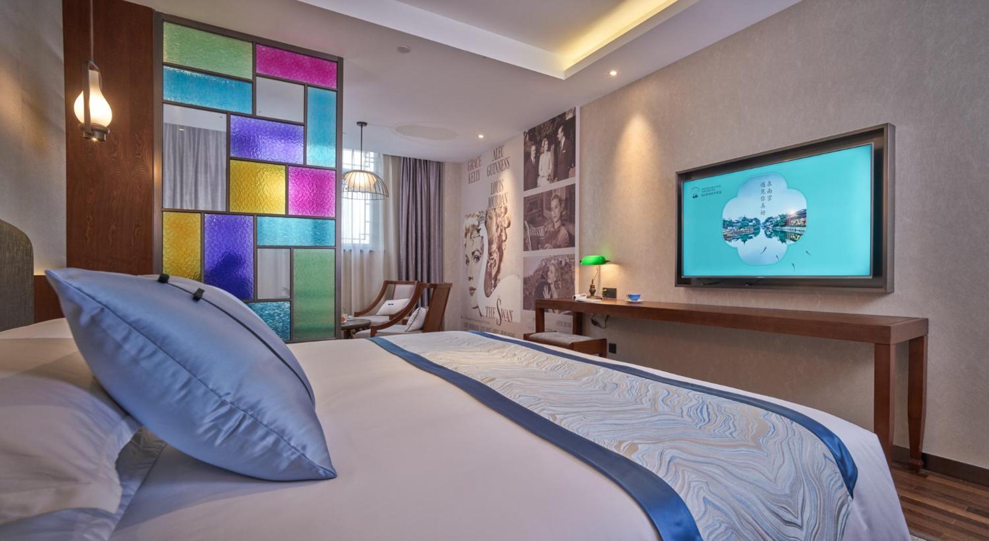 Deluxe King Room - Photo 5