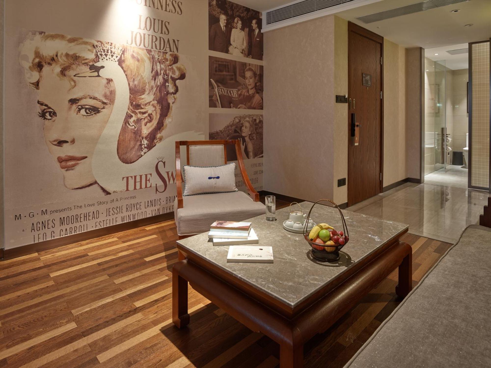 Deluxe King Room - Photo 3