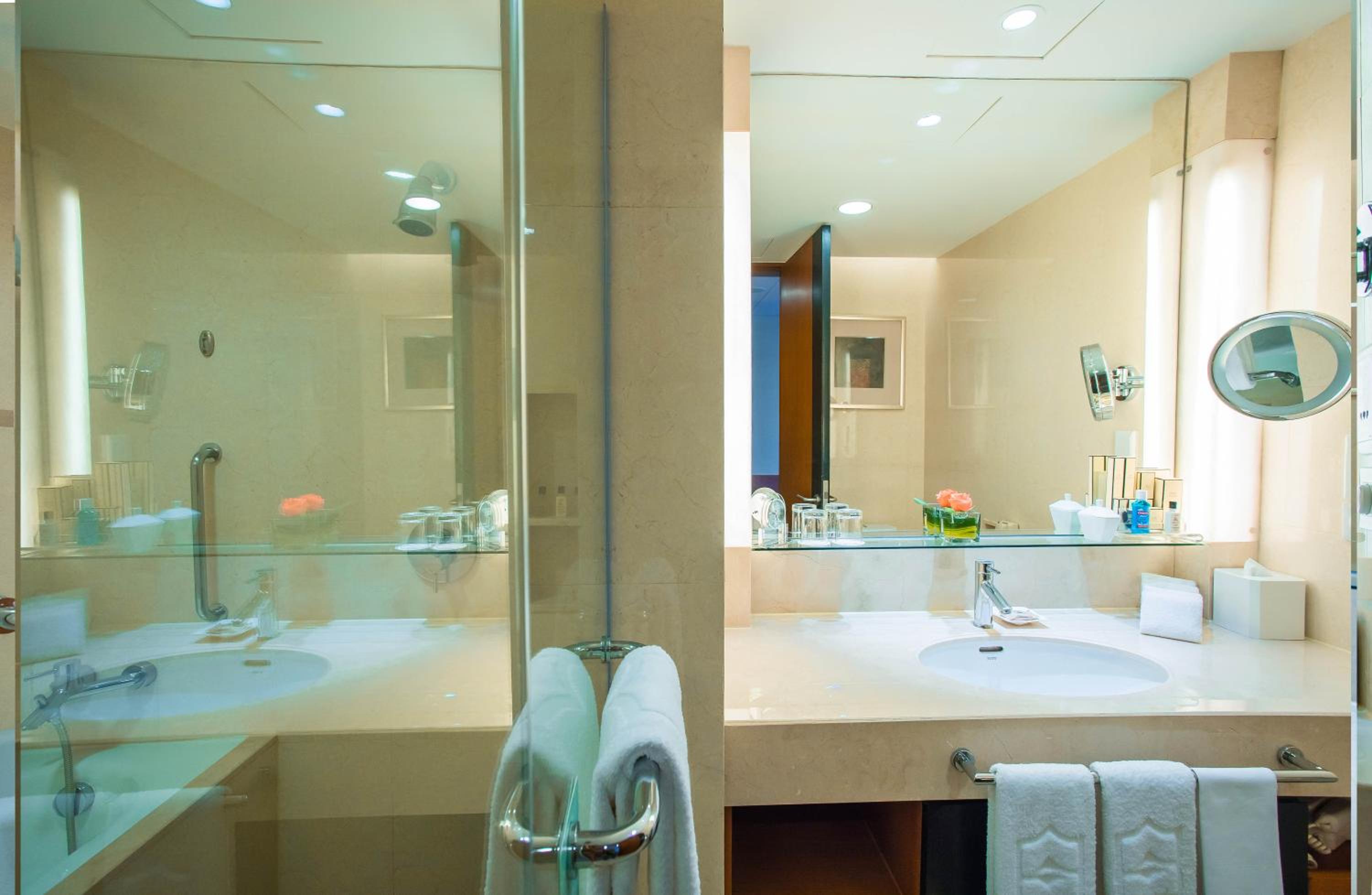 Deluxe Twin Room - Photo 2