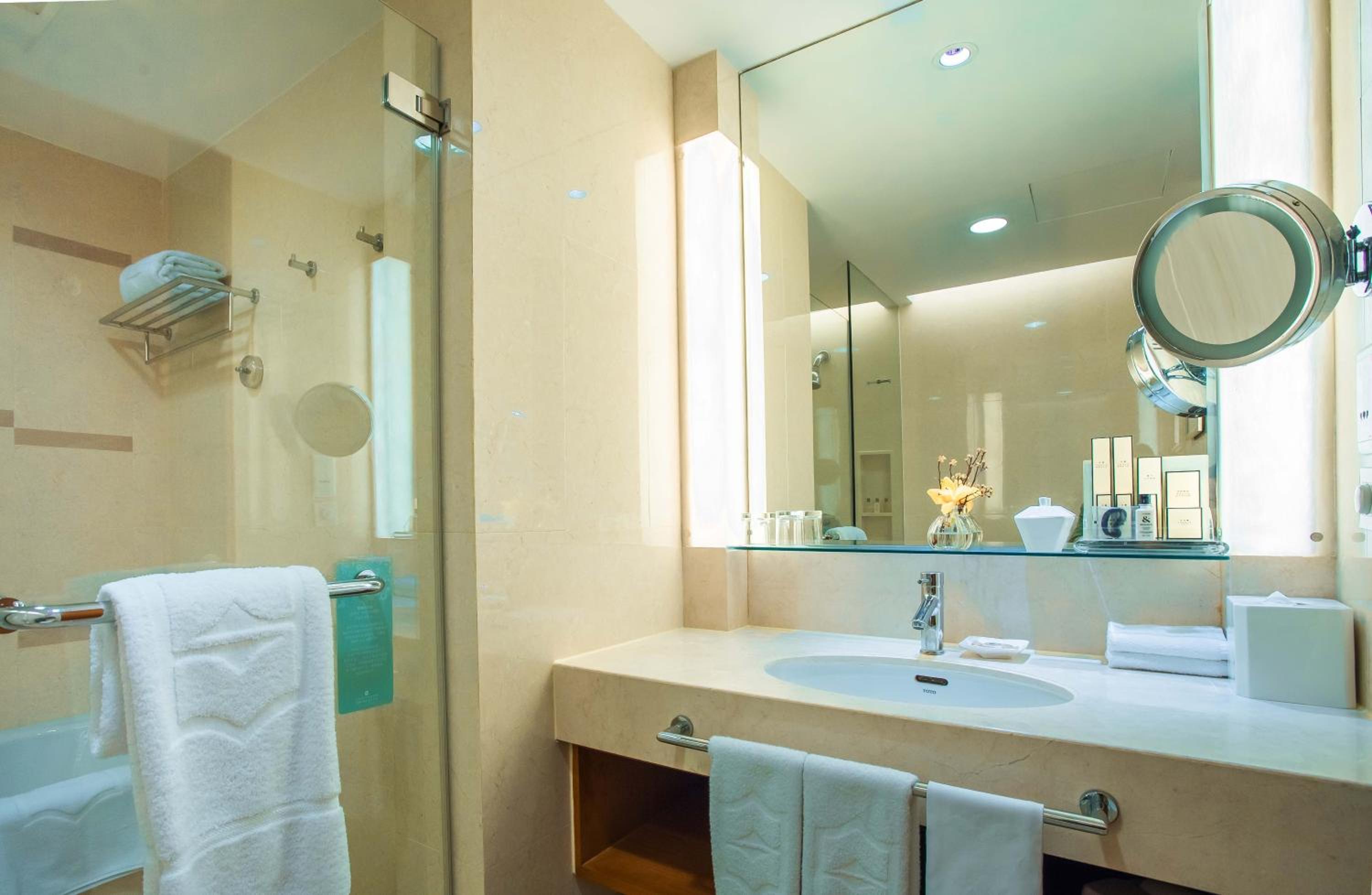 Deluxe King Room - Photo 4