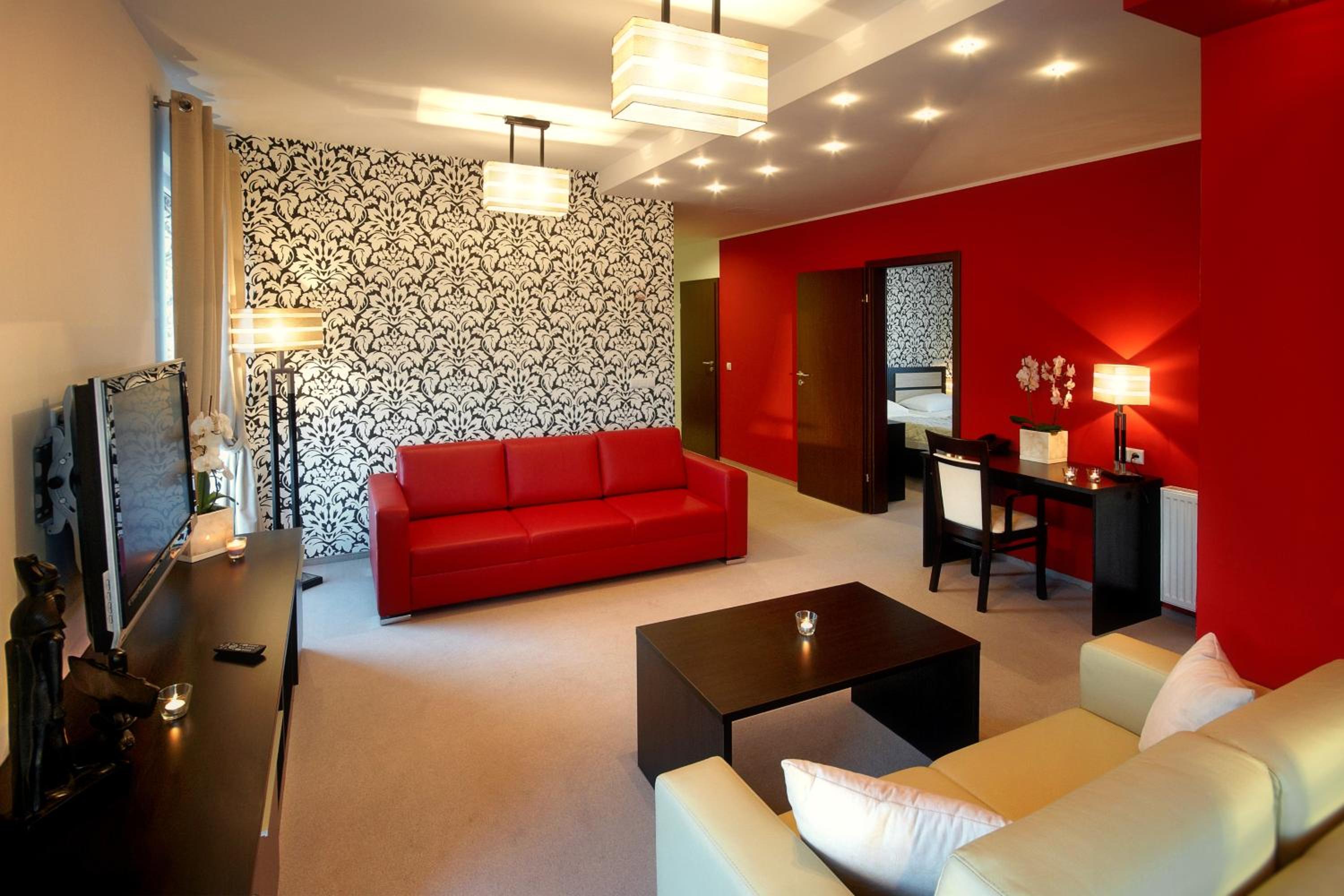 Deluxe Suite - Photo 11