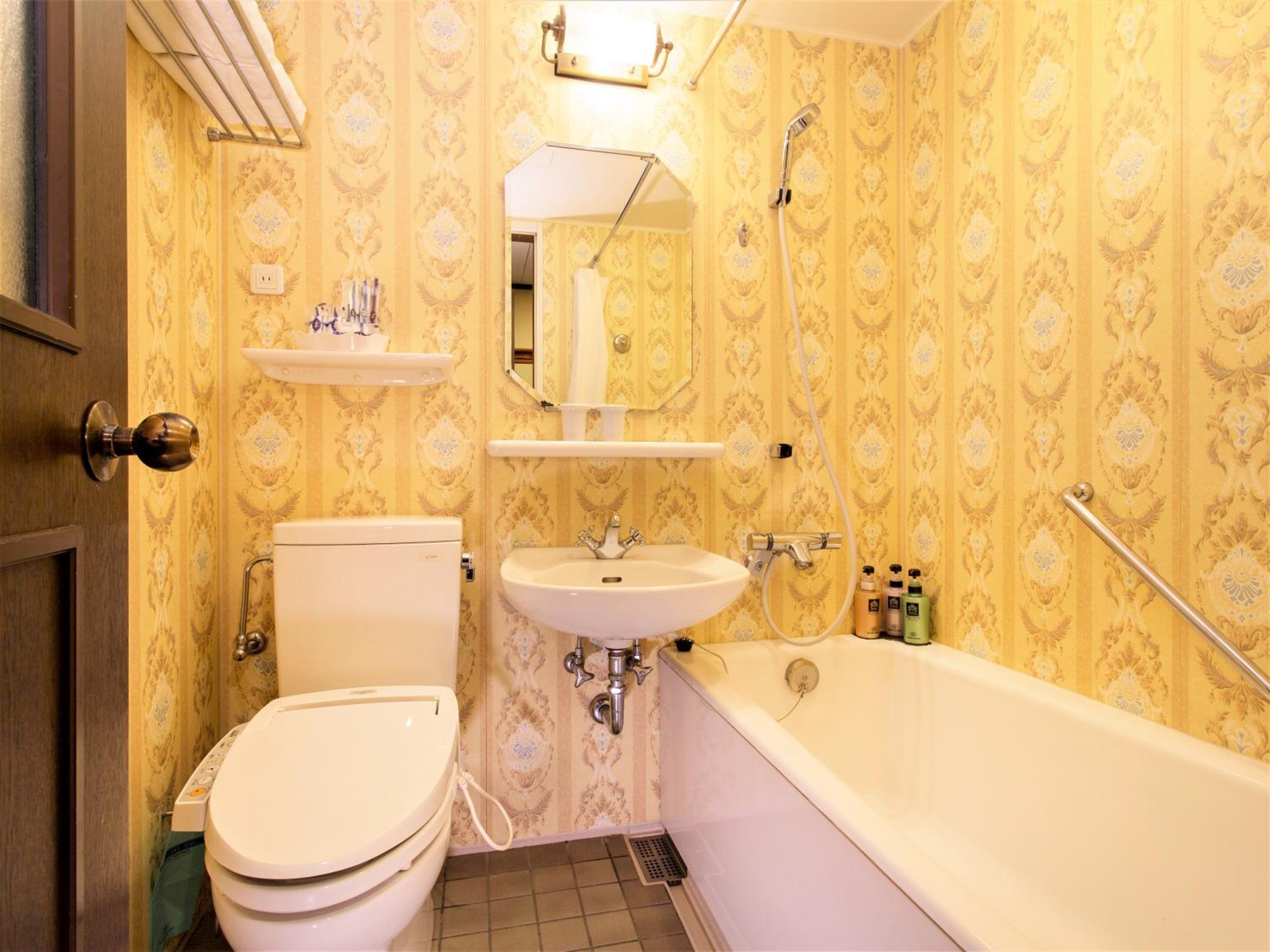 Twin Room - Non-Smoking photo 2