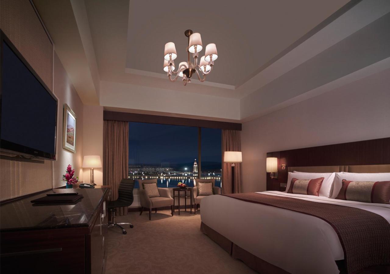 Deluxe King Room with Lake View photo 1