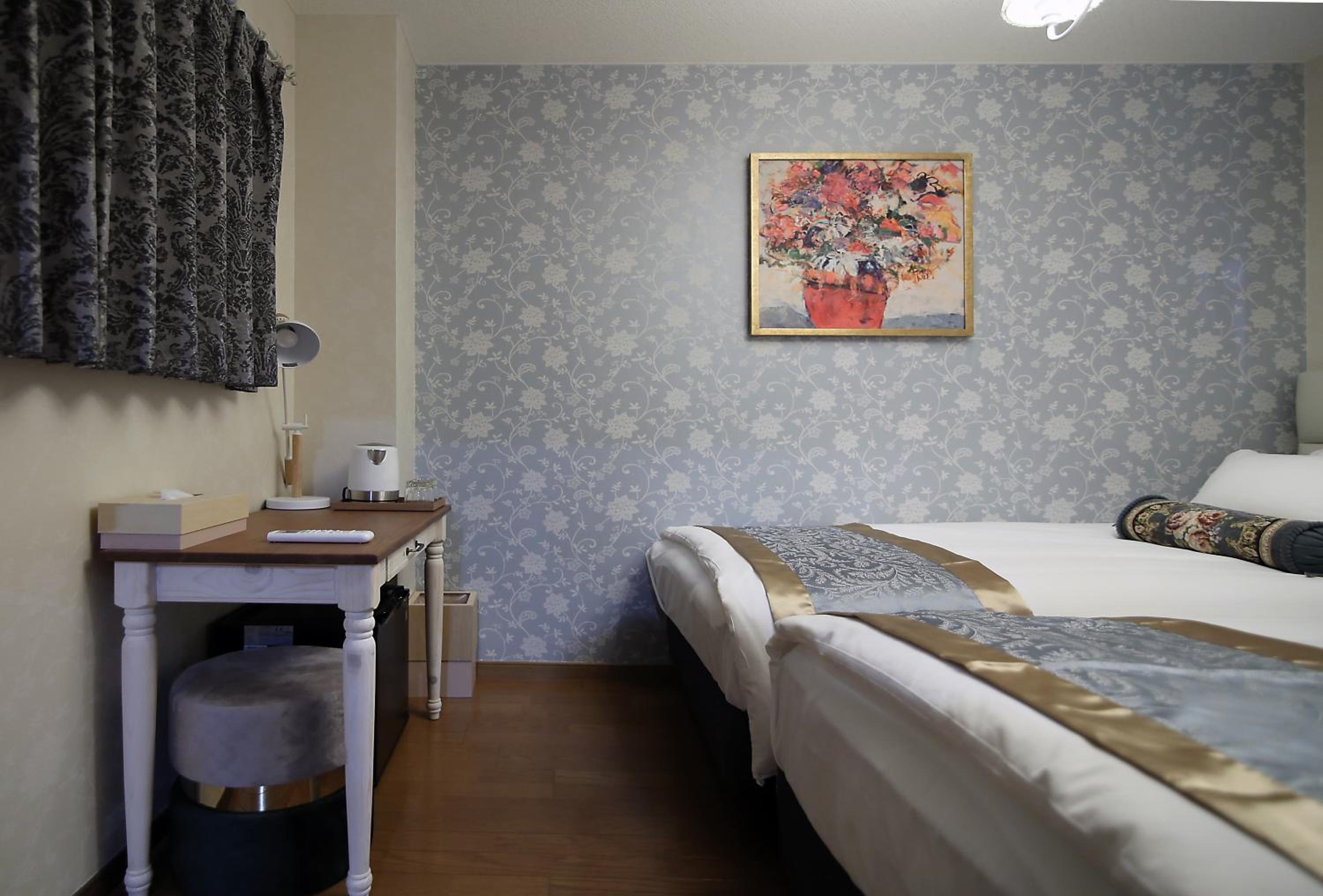 Twin Room with Bath photo 2