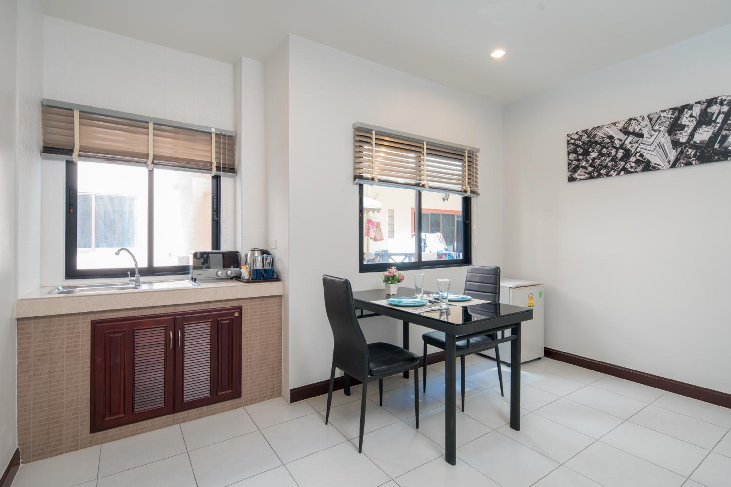 Deluxe 1 Bedroom Apartment - Photo 17