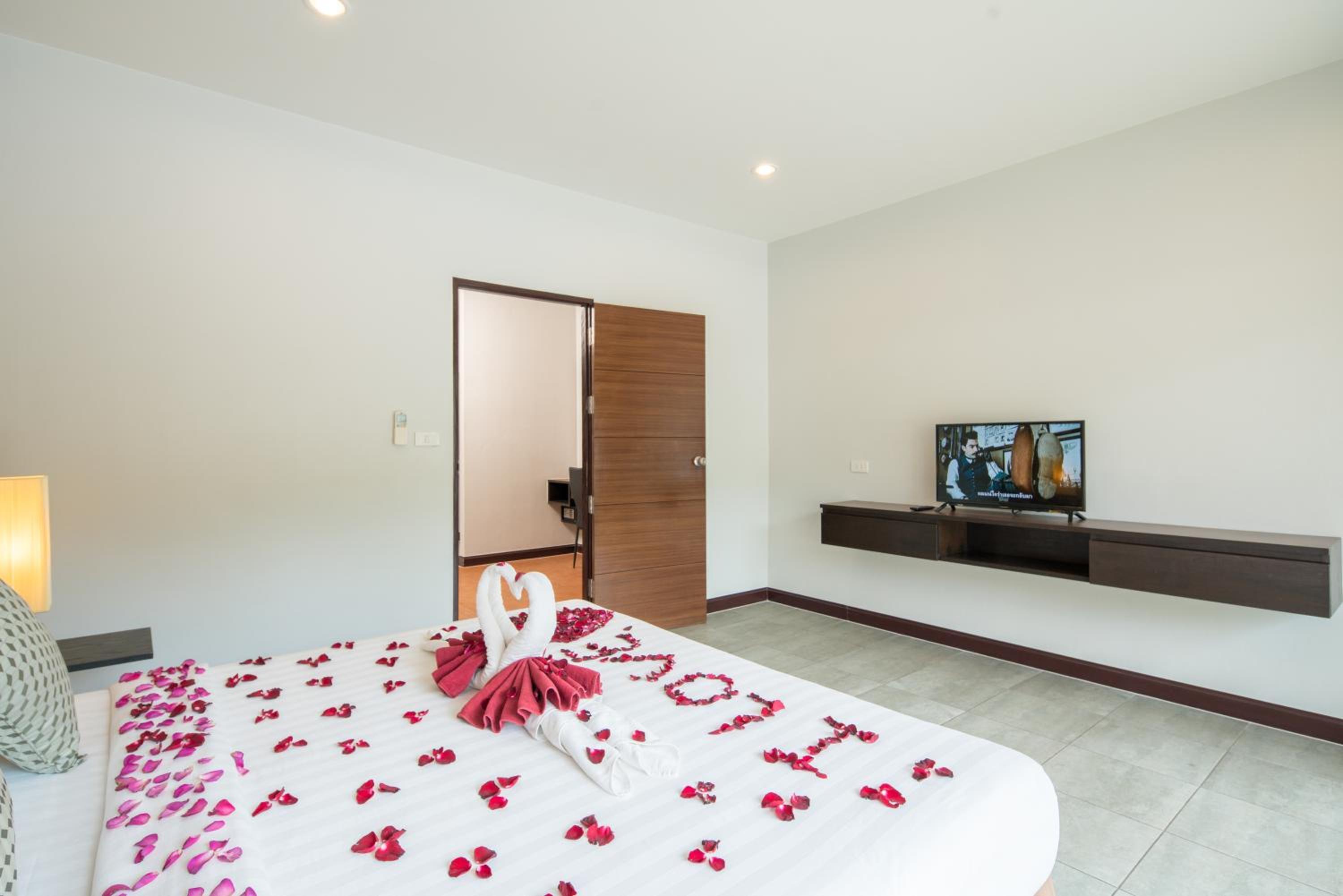 Deluxe 1 Bedroom Apartment - Photo 19