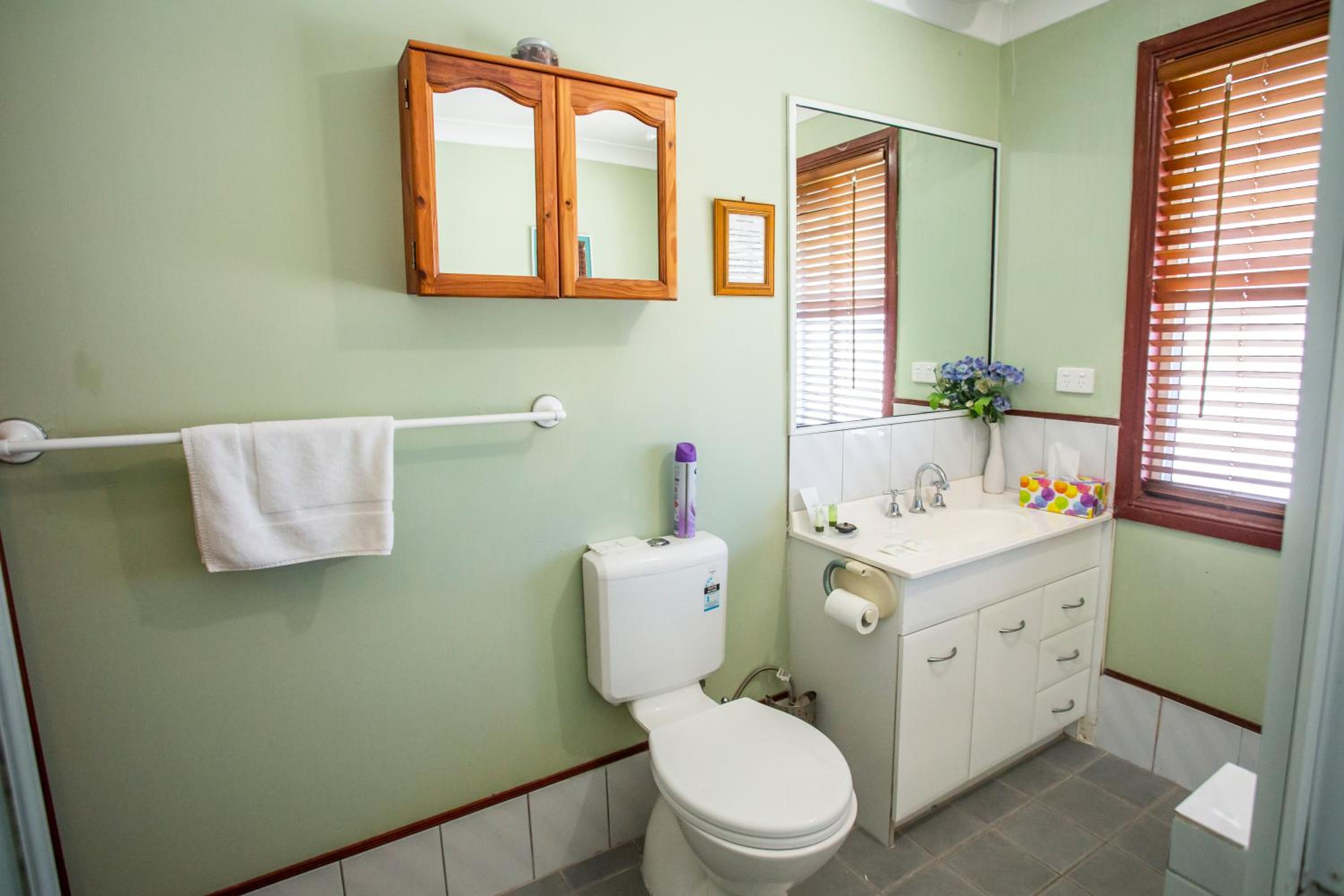 Standard Queen Room photo 3