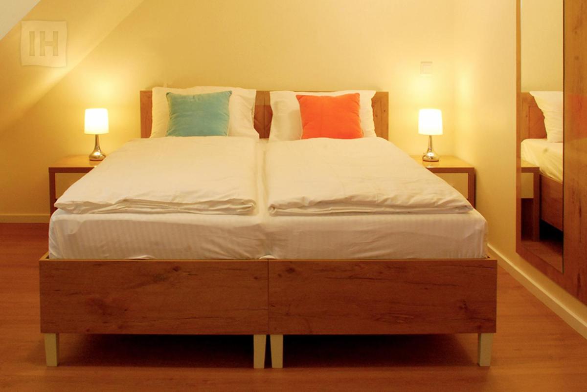 Standard Queen Room - Photo 9