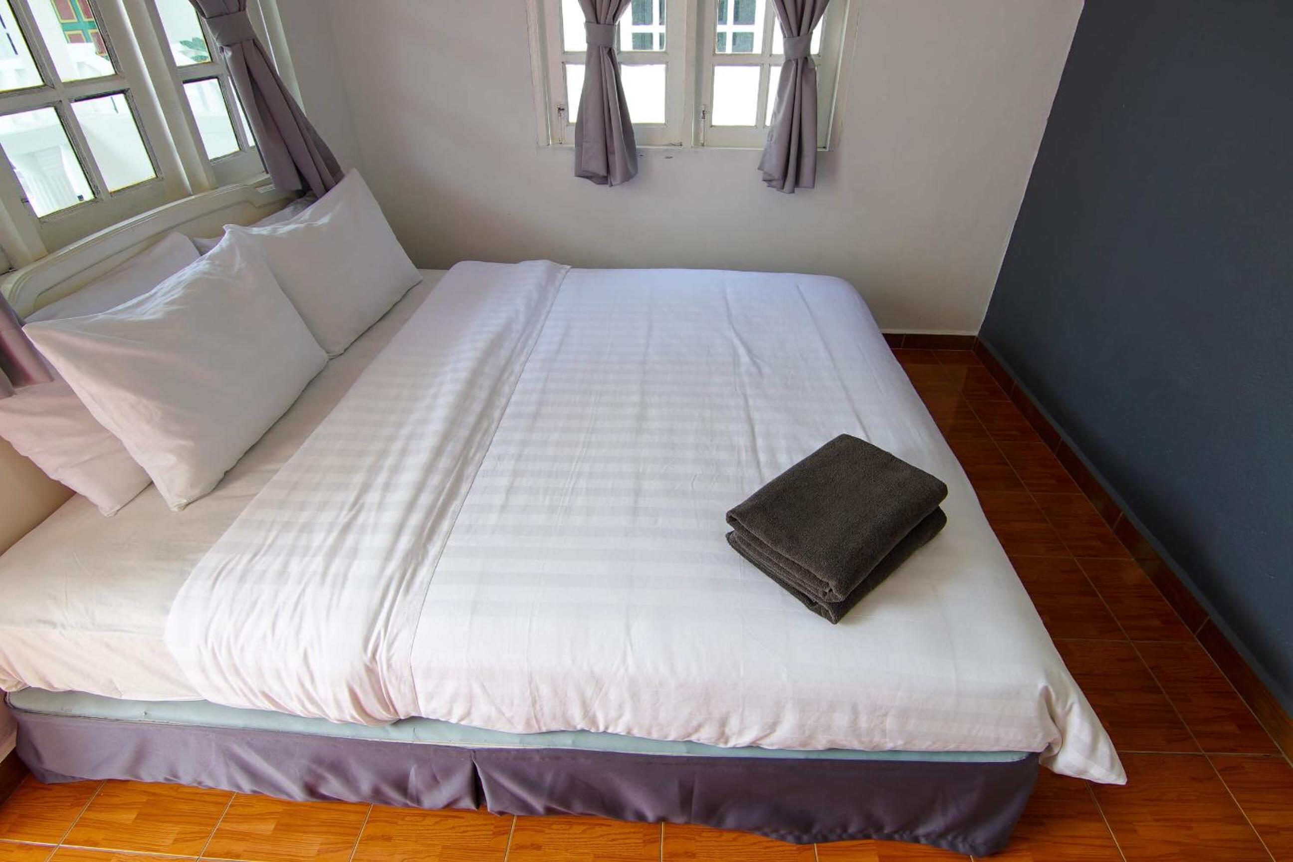 Standard Queen Room
