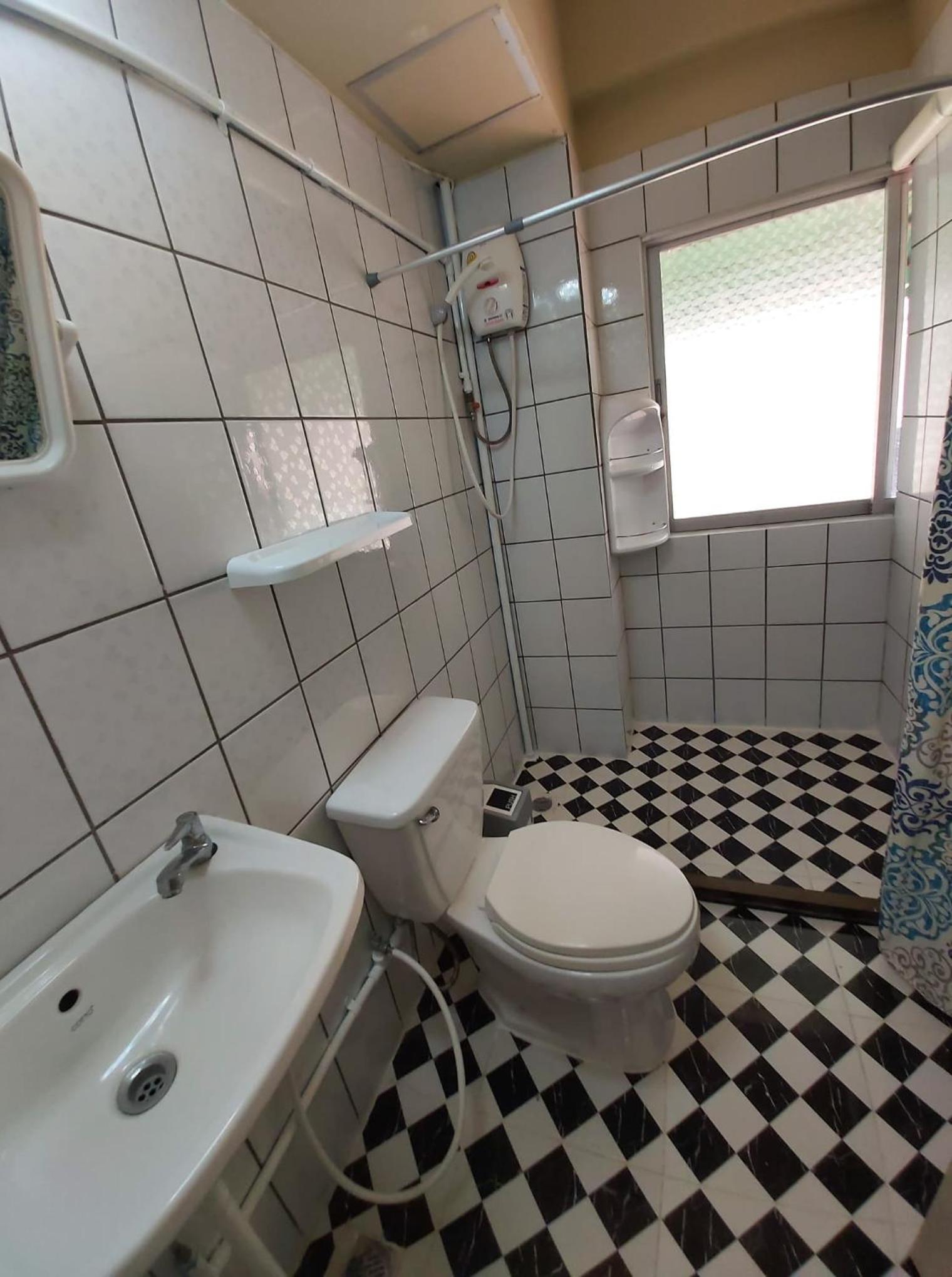 Quadruple Room with Private Bathroom photo 2