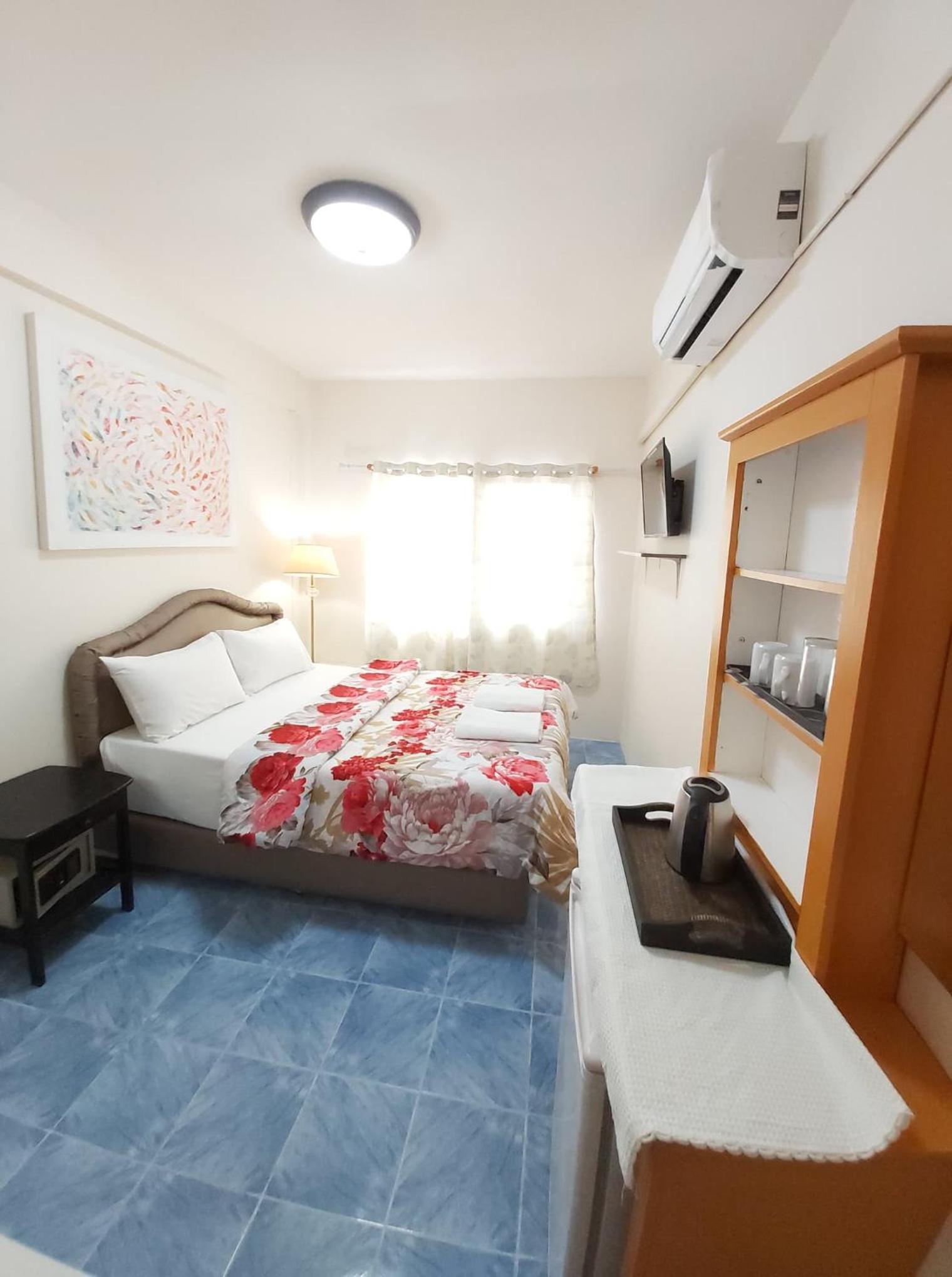 Queen Room photo 1
