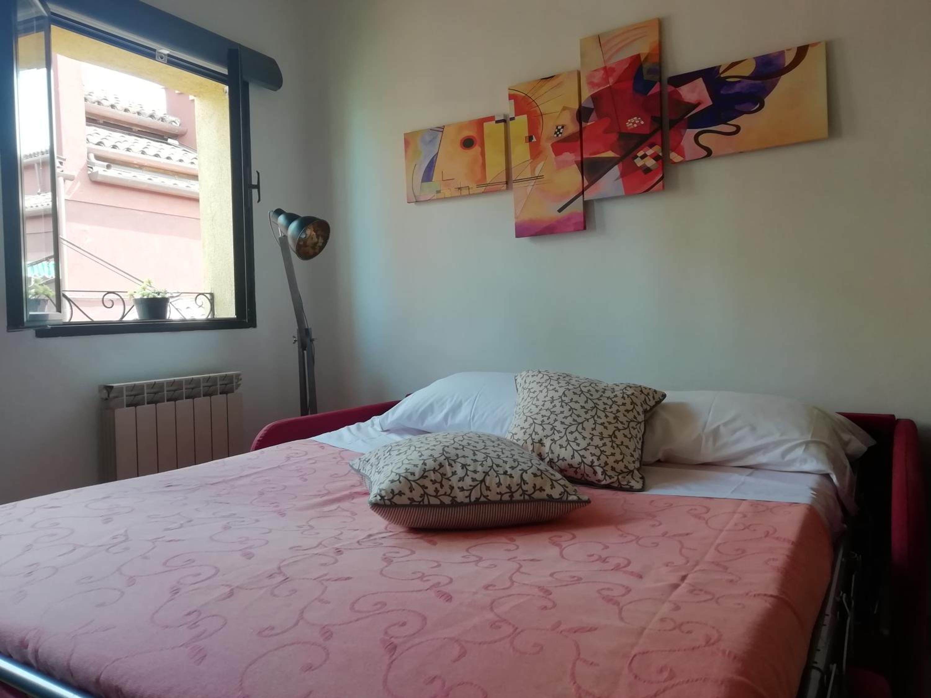 One-Bedroom Apartment photo 2